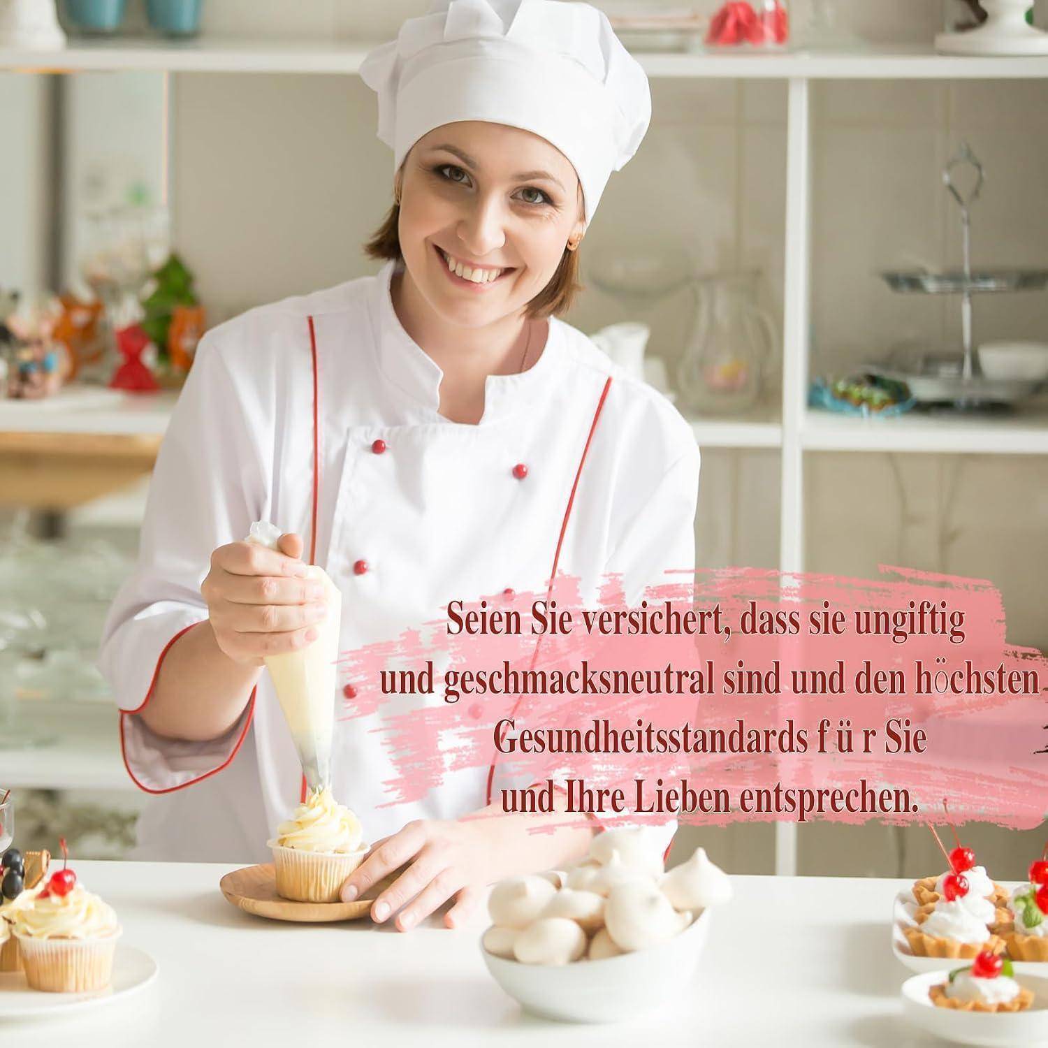 Lächelnder Chef in weißer Uniform, der Zuckerguss mit einer Spritztüte auf einen Cupcake aufträgt, in einer Küche, mit deutschem Text über sichere, ungiftige Zutaten, die hohe Gesundheitsstandards erfüllen.
