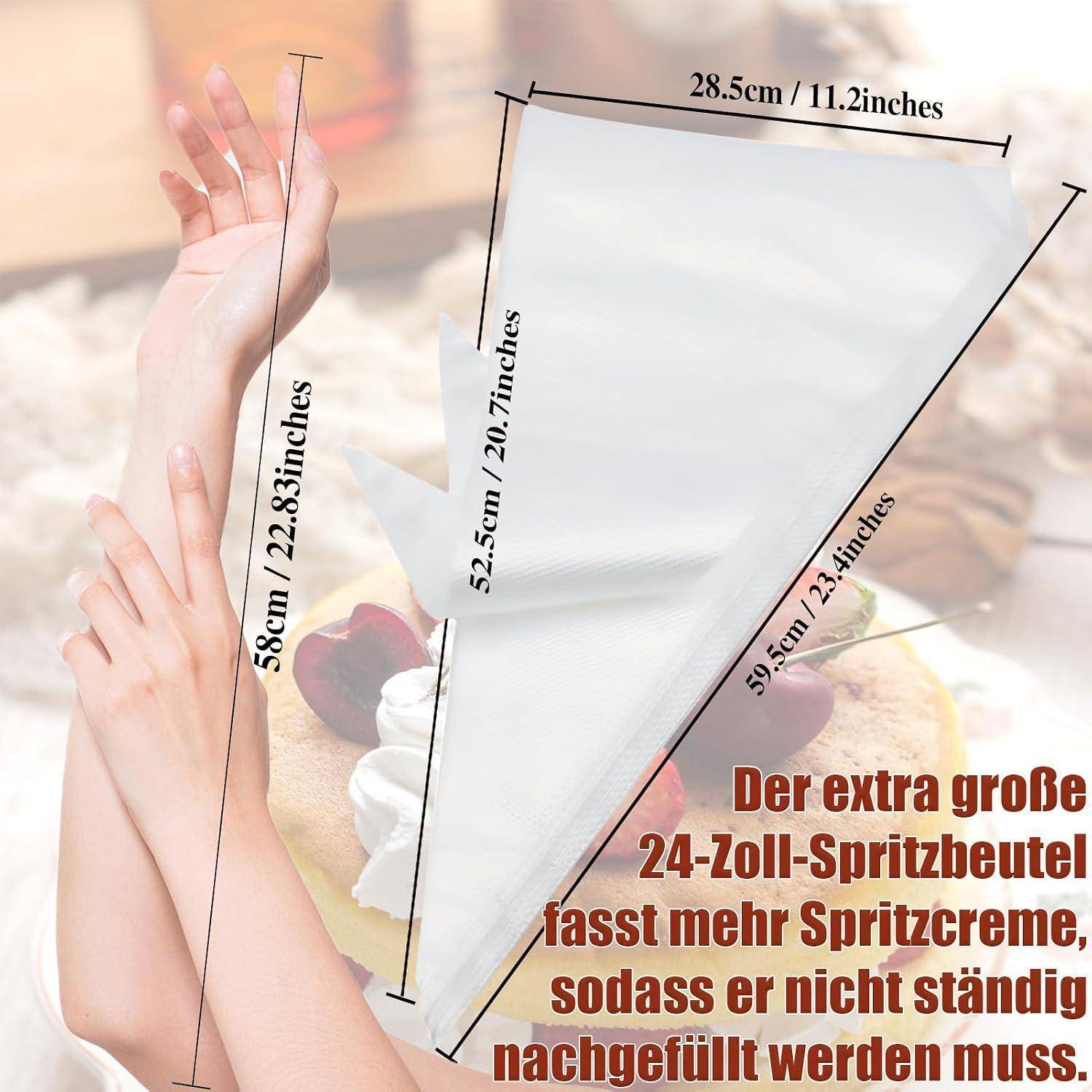 Hände, die einen extra-großen dreieckigen Spritzbeutel verwenden, mit Abmessungen gekennzeichnet und deutschem Text, der besagt, dass der 24-Zoll-Beutel mehr Zuckerguss fasst, sodass er weniger häufig nachgefüllt werden muss.