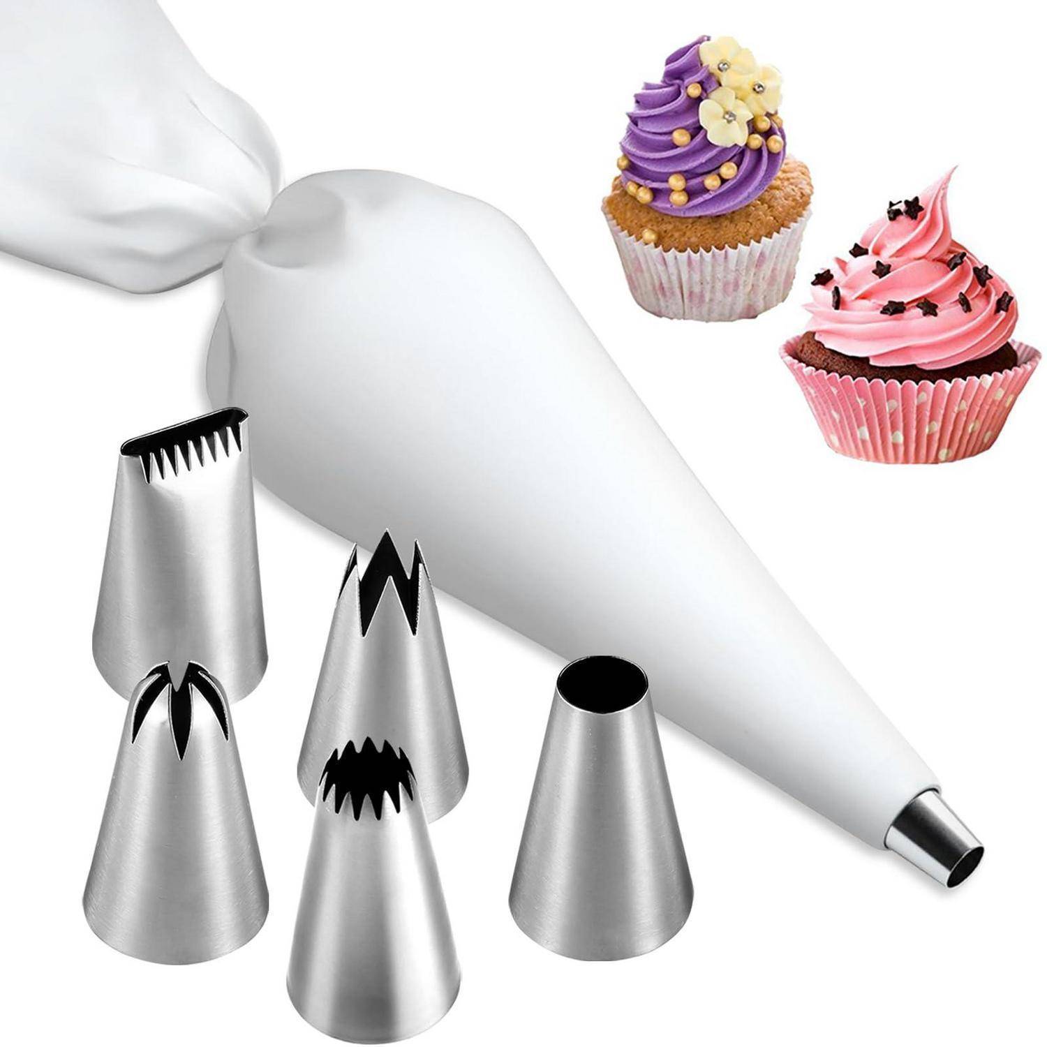 Spritzbeutel mit Metallverzierungsdüsen und zwei dekorierten Cupcakes, die Werkzeuge zum Verzieren von Kuchen und Cupcakes zeigen.