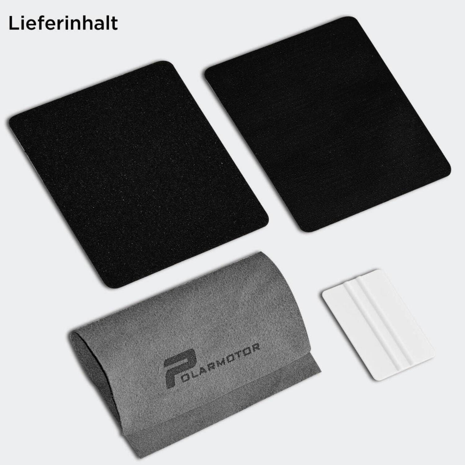 Lederpol-Set mit zwei schwarzen rechteckigen Pads, einer grauen Polarmotor-Tasche und einer kleinen weißen Karte auf hellem Hintergrund.