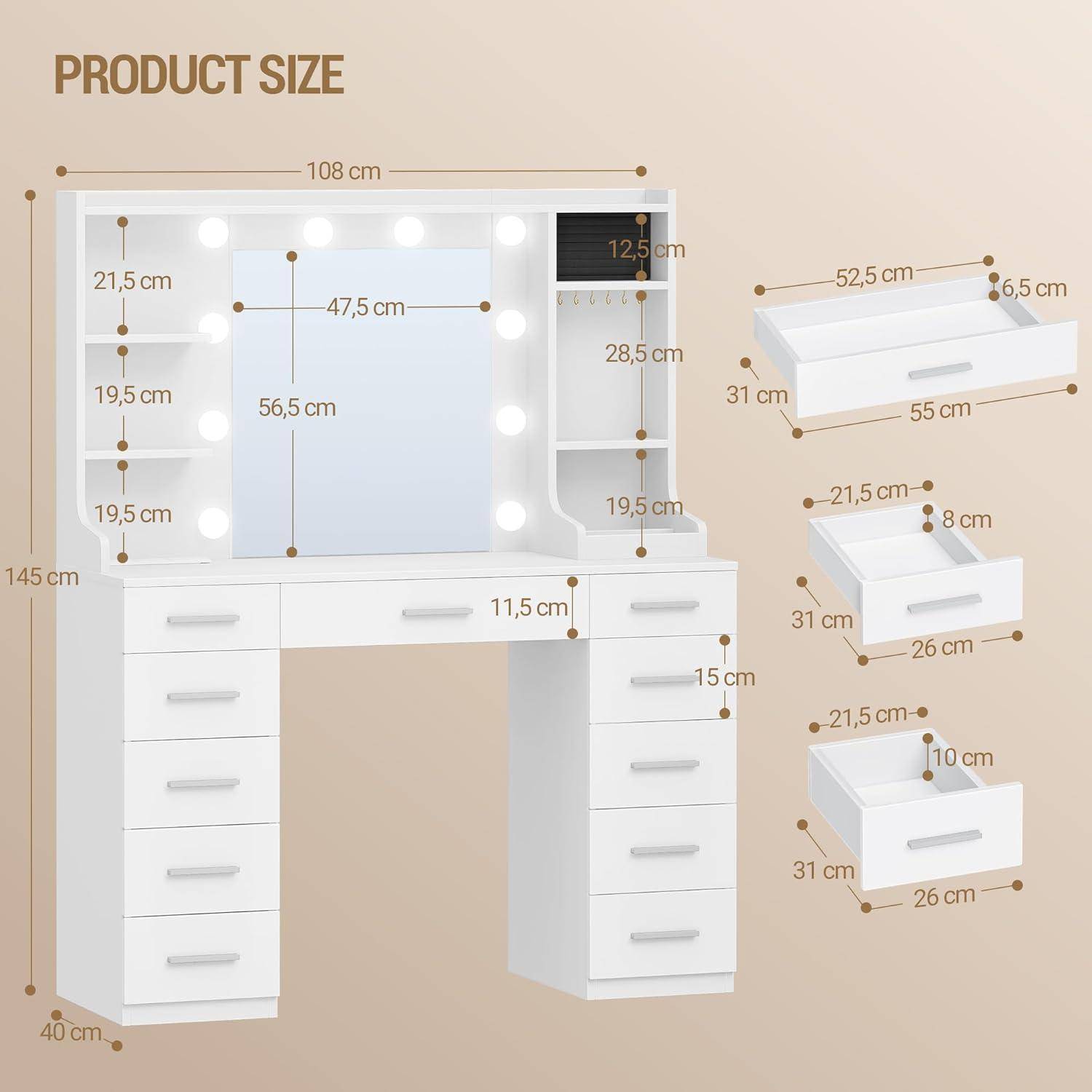 Produktgrößendiagramm für einen weißen Schminktisch mit Spiegel und Leuchten, das die Gesamtabmessungen zeigt: 108 cm breit, 145 cm hoch, 40 cm tief, sowie Maße für Schublade und Regal.