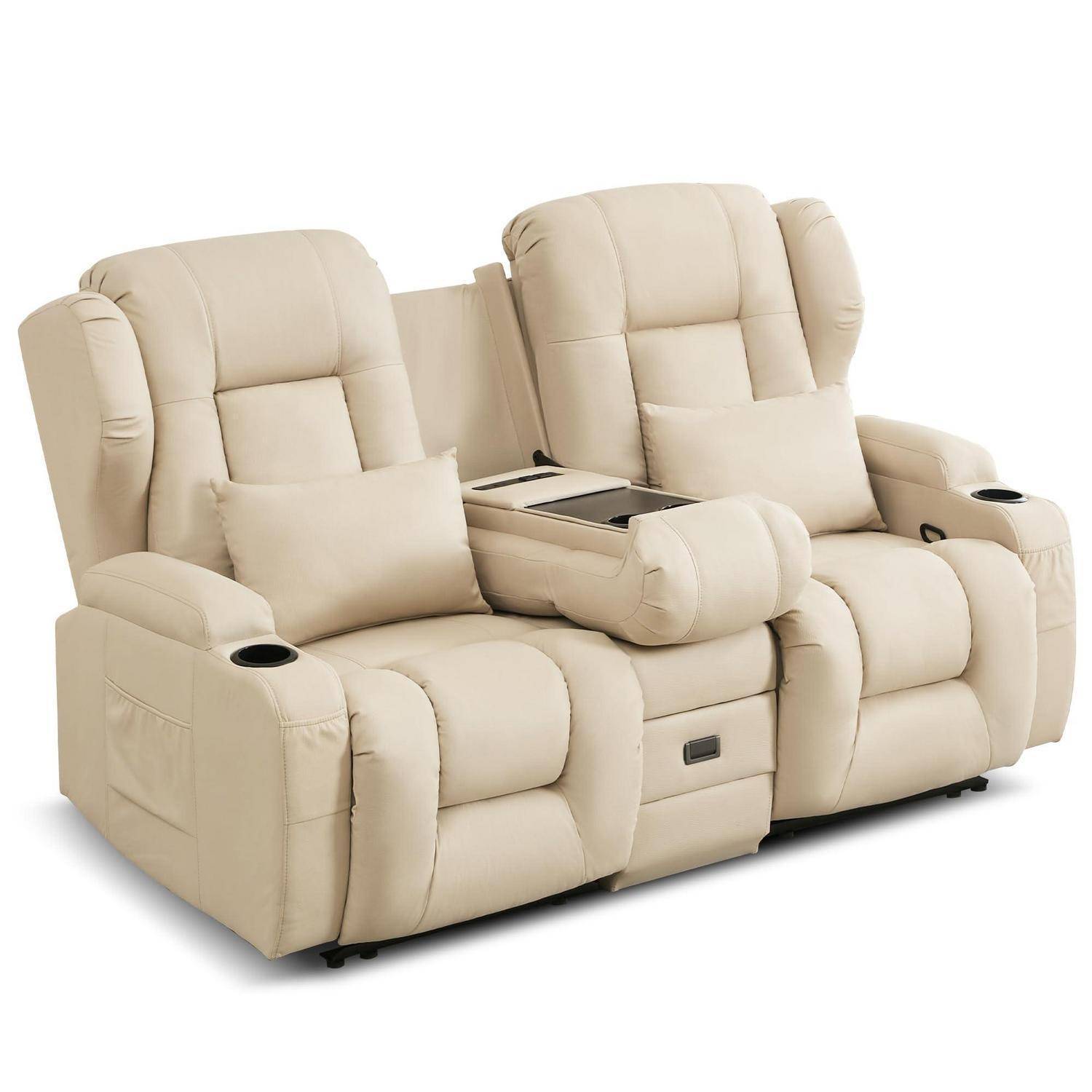 Beige zweisitziges Relaxsofa mit gepolsterten Armlehnen, Mittelkonsole und Getränkehaltern auf weißem Hintergrund.