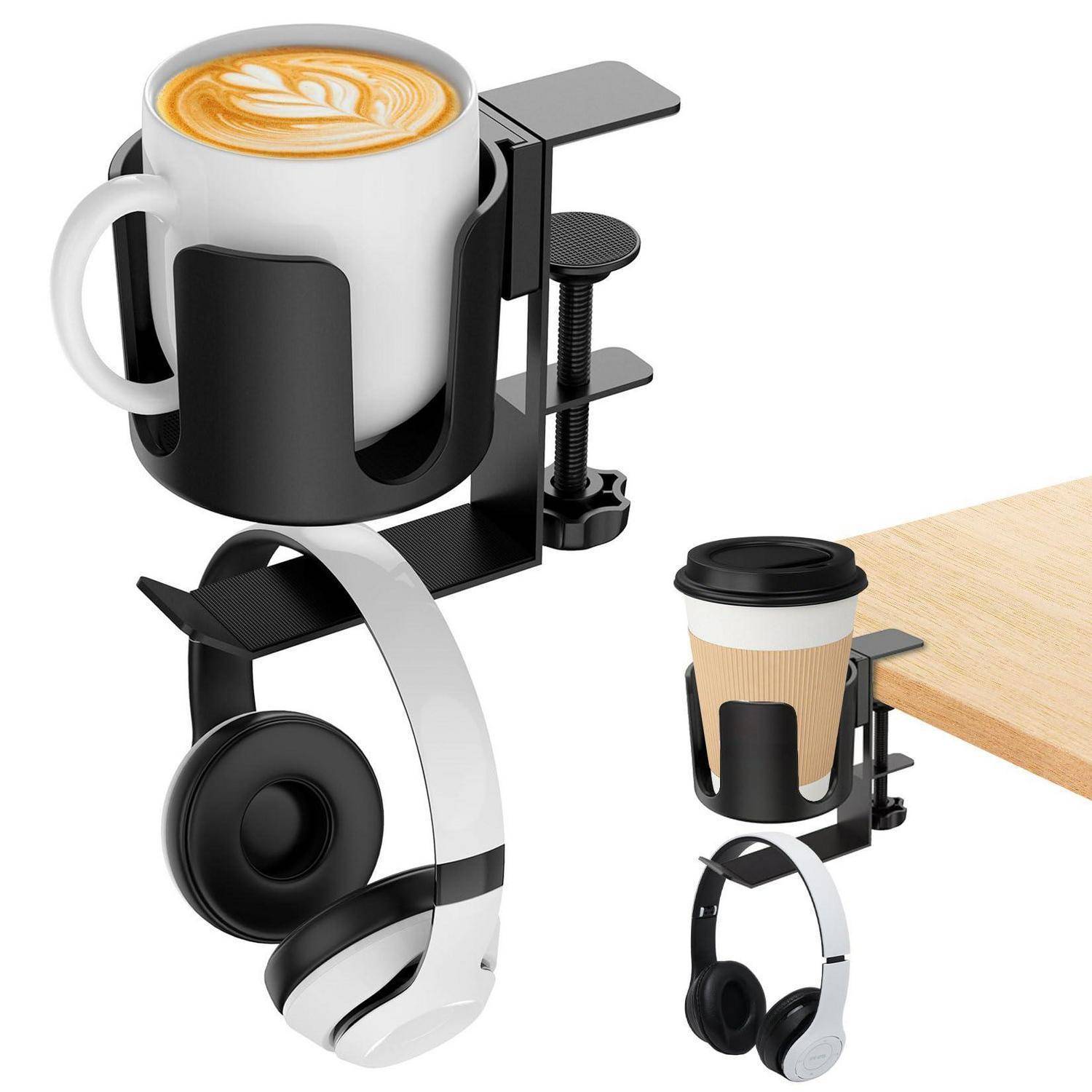 Clip-auf-Becherhalter und Kopfhörerhalter, die an einem Schreibtisch befestigt sind, zeigen platzsparende Lagerung für eine Tasse, Kaffee zum Mitnehmen und Over-Ear-Kopfhörer.