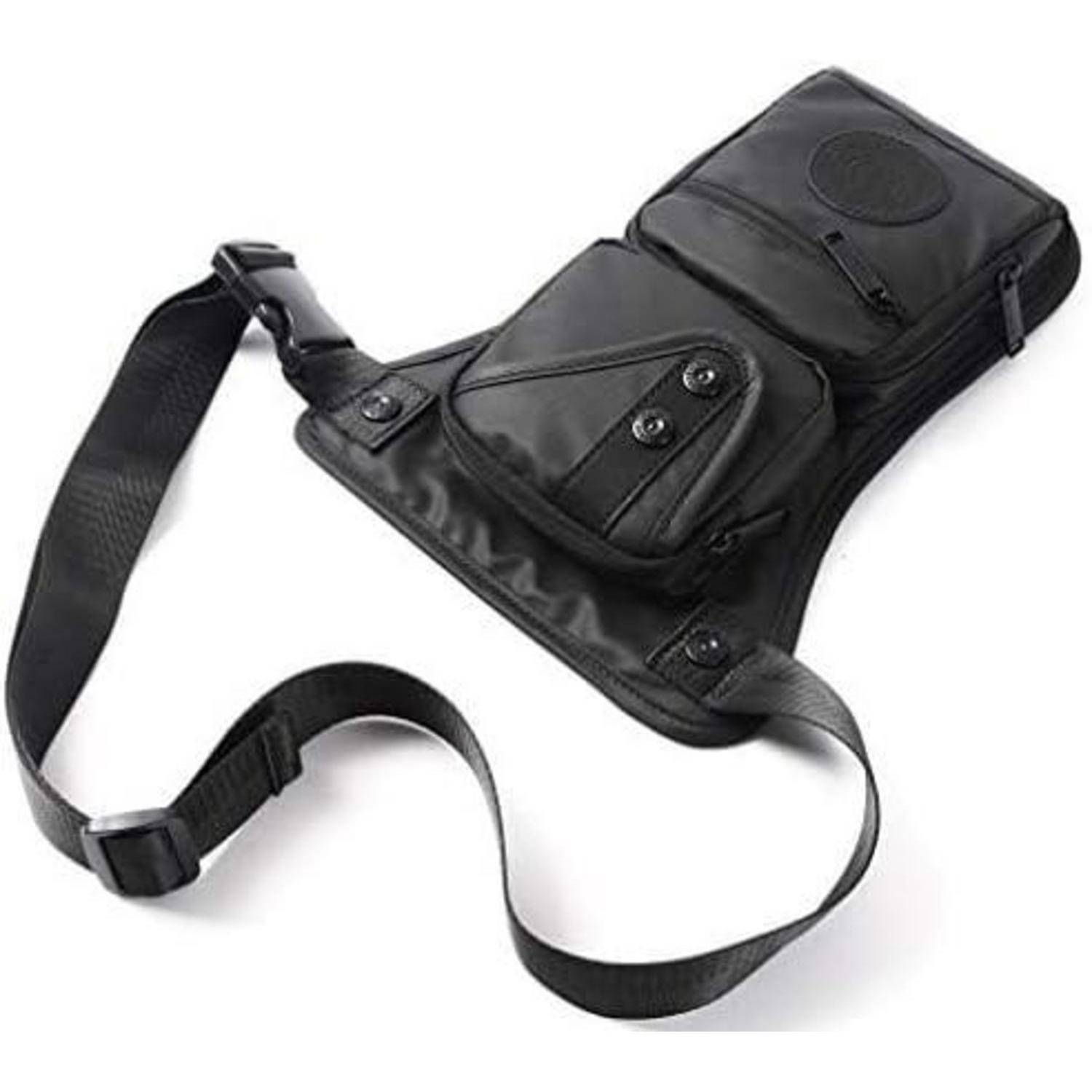 Schwarze Crossbody-Beintasche mit verstellbarem Riemen und mehreren Reißverschlusstaschen.