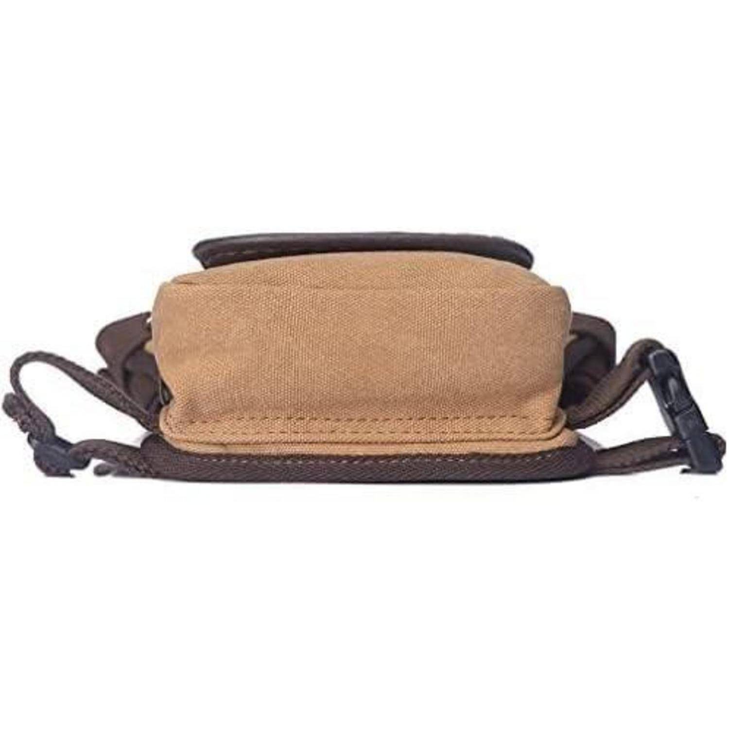 Beige rechteckige Tasche oder Kamerabeutel mit schwarzen Riemen auf weißem Hintergrund.