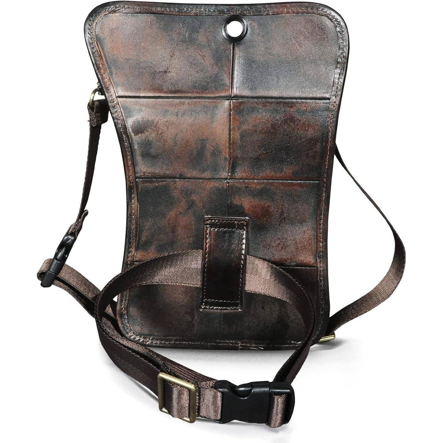Braune Ledertasche zum Umhängen mit verstellbarem Riemen, Vorderansicht auf weißem Hintergrund dargestellt.