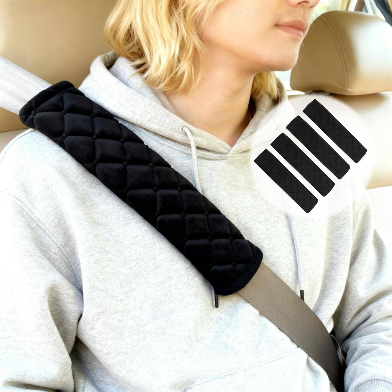 Person, der einen Sicherheitsgurt mit einer schwarzen gesteppten Schulterstütze trägt, um zusätzlichen Komfort im Auto zu bieten.