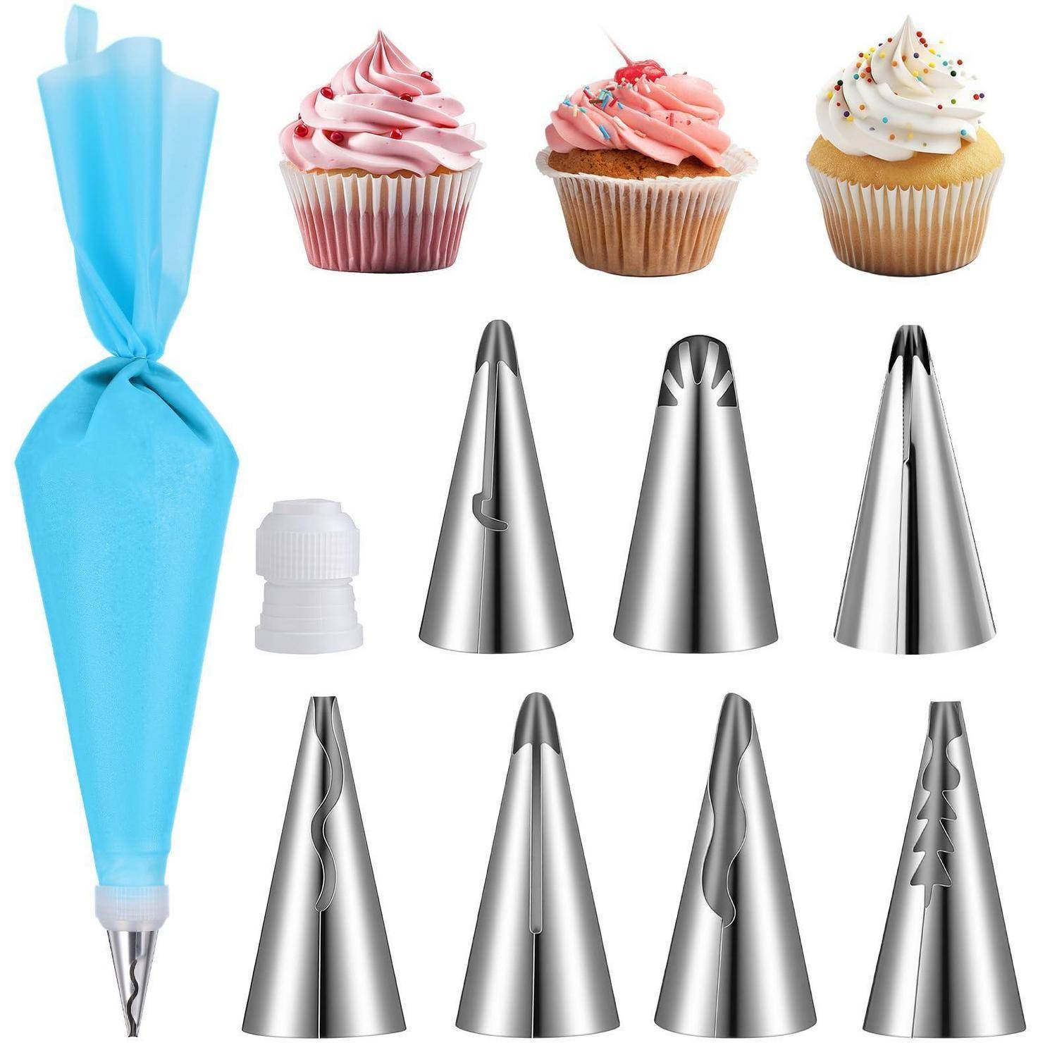 Kuchendekorationset mit einer blauen Spritztüte, Zwischenstück und mehreren Metallglasurspitzen, mit Beispiel-Cupcakes mit verschiedenen Wirbeldesigns obenauf.