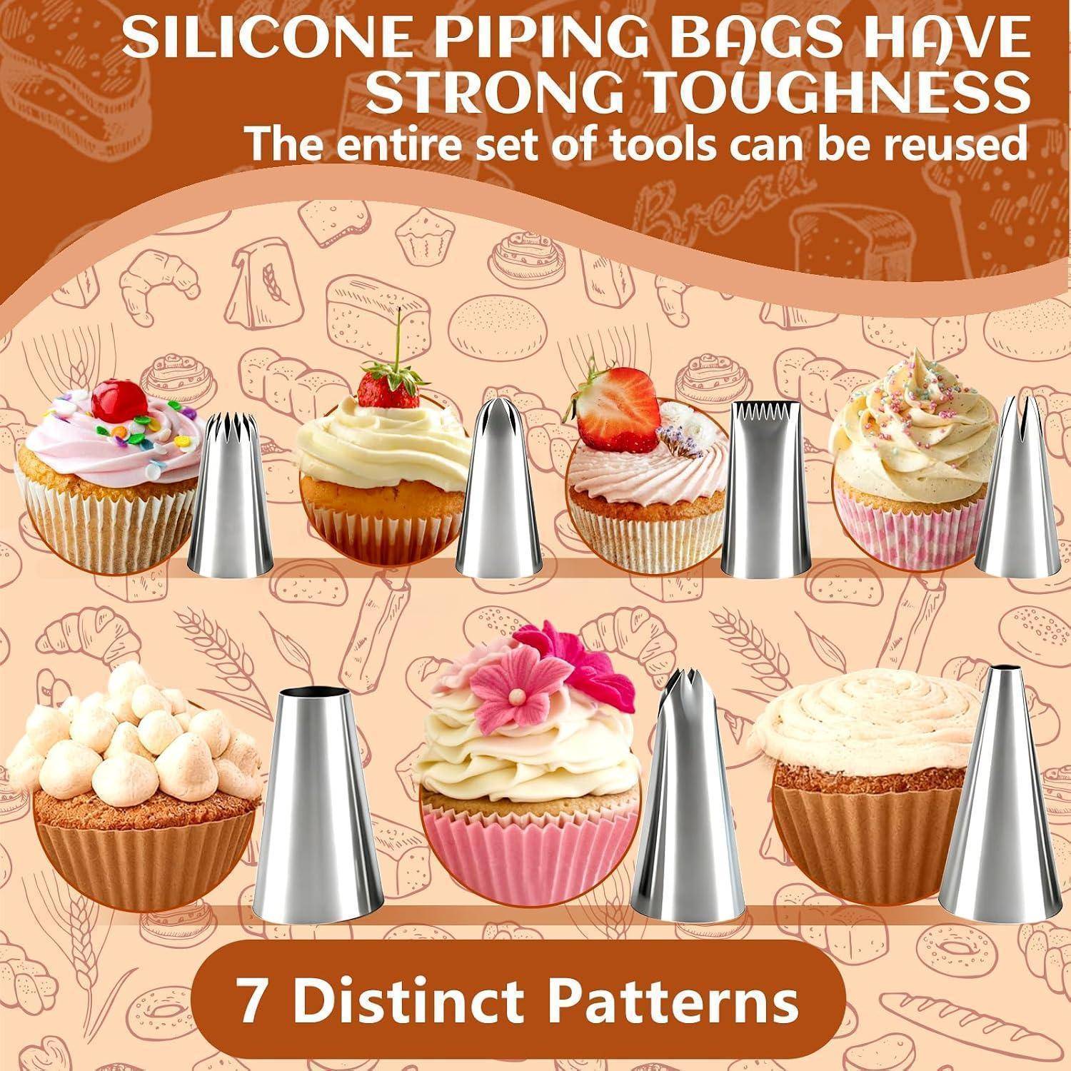 Werbebild, das Silikonspritzbeutel mit Metalldüsen neben dekorierten Cupcakes zeigt und bewirbt, dass das Set wiederverwendbar ist und 7 unterschiedliche Muster enthält.