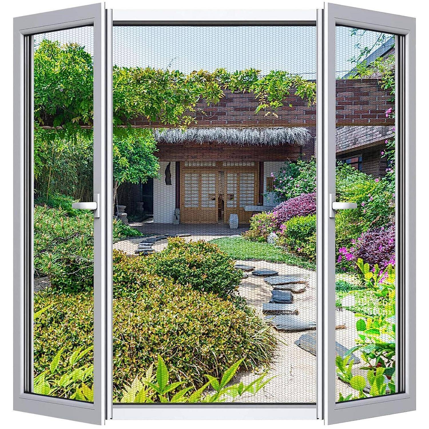 Fensterbildschirmansicht eines angelegten Gartens und Innenhofs eines Hauses mit Steinpfad und Grünflächen im Freien.