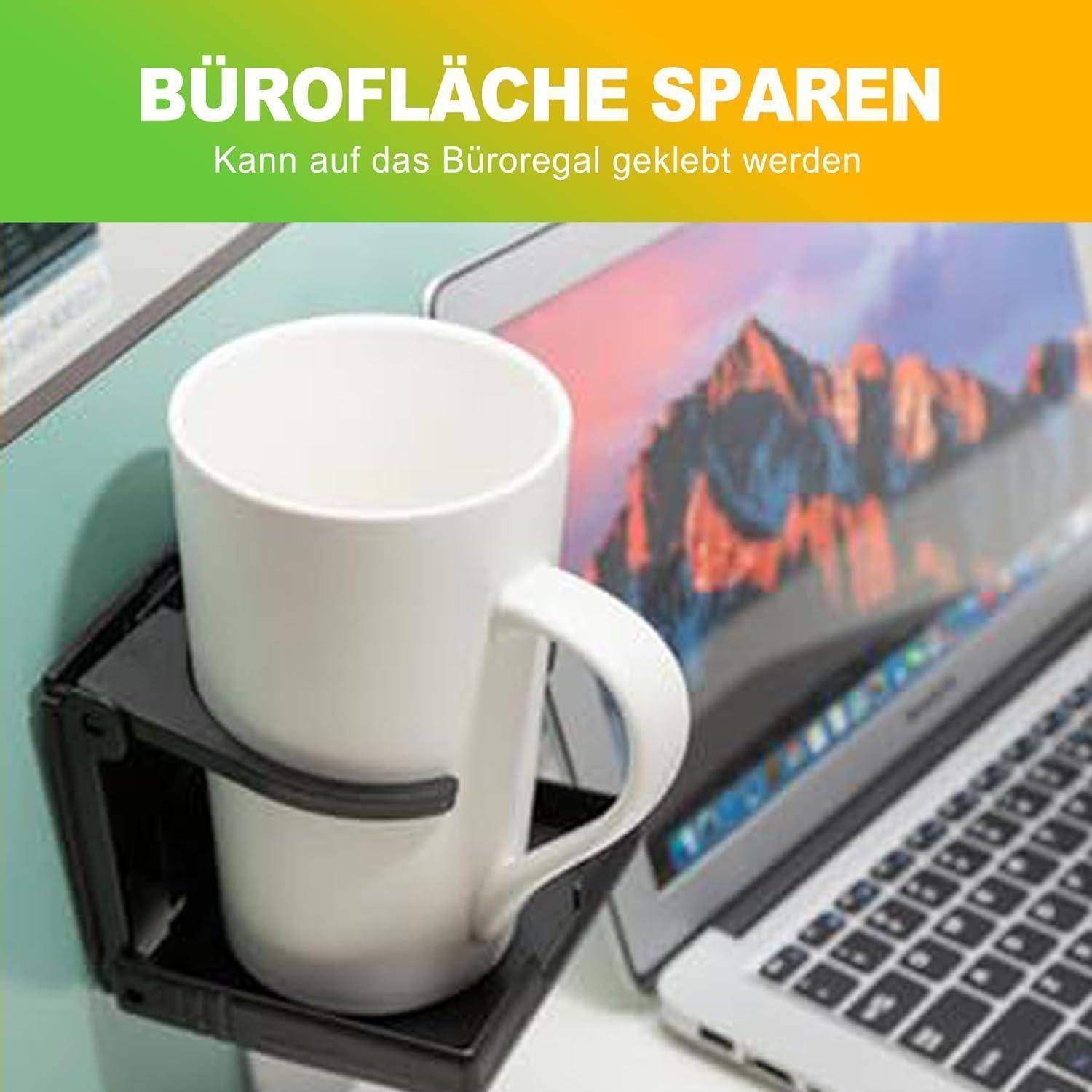 Weiße Tasse an einem Monitorständer neben einem Laptop befestigt, was 
