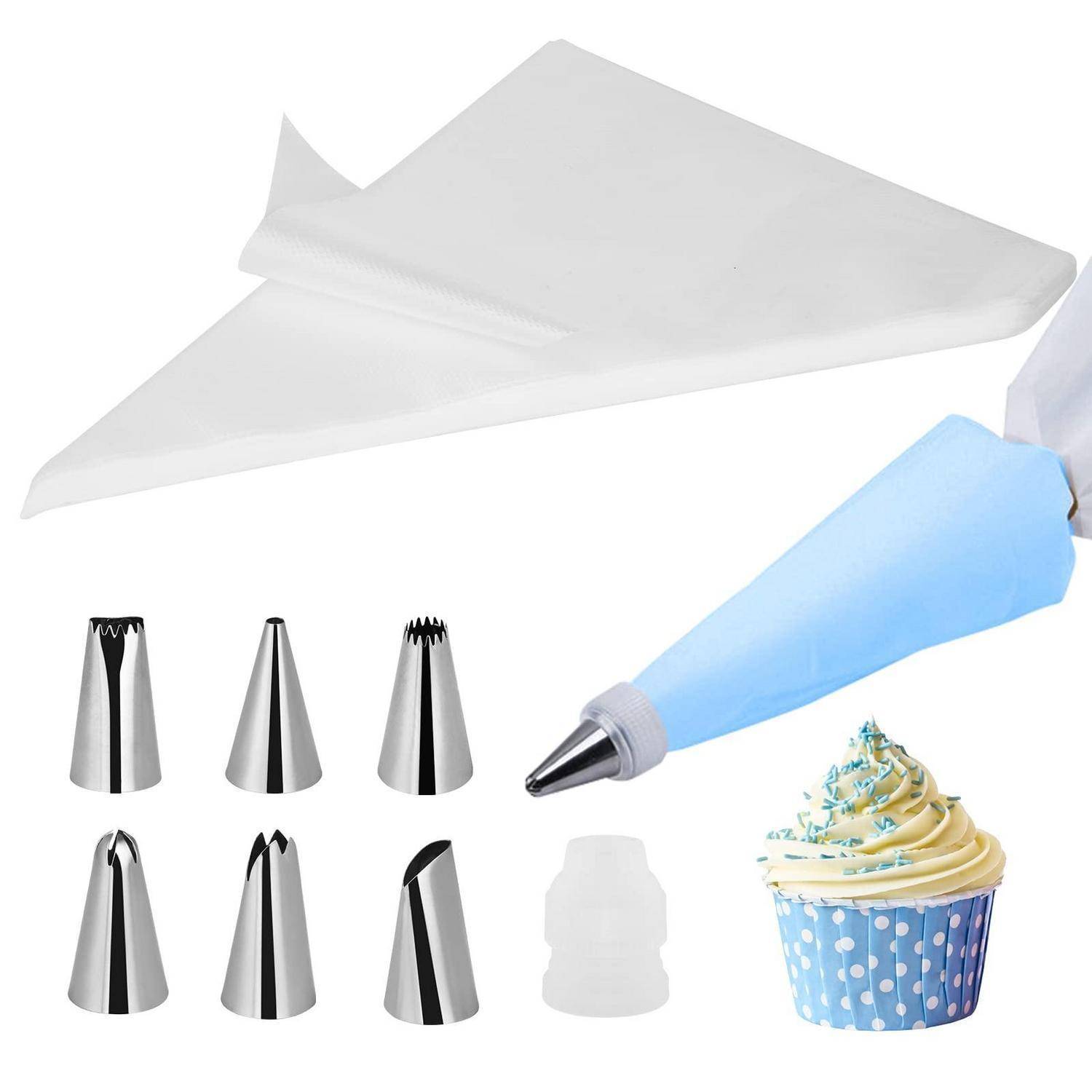 Spritzbeutel mit mehreren metallischen Verzierungsdüsen und einem Cupcake, die Kuchenverzierungswerkzeuge und Beispiele eines mit Sternen verzierten Zuckergussdesigns zeigen.