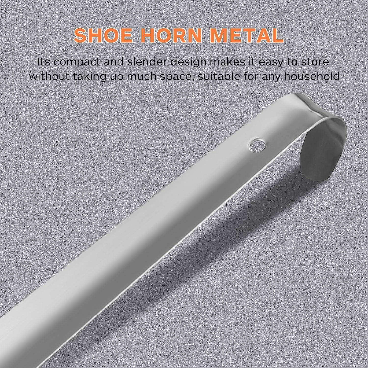 Metallischlauflöffel mit kompaktem, schlankem Design, gezeigt auf grauem Hintergrund; der Text besagt, dass er leicht zu lagern ist und sich für jeden Haushalt eignet.
