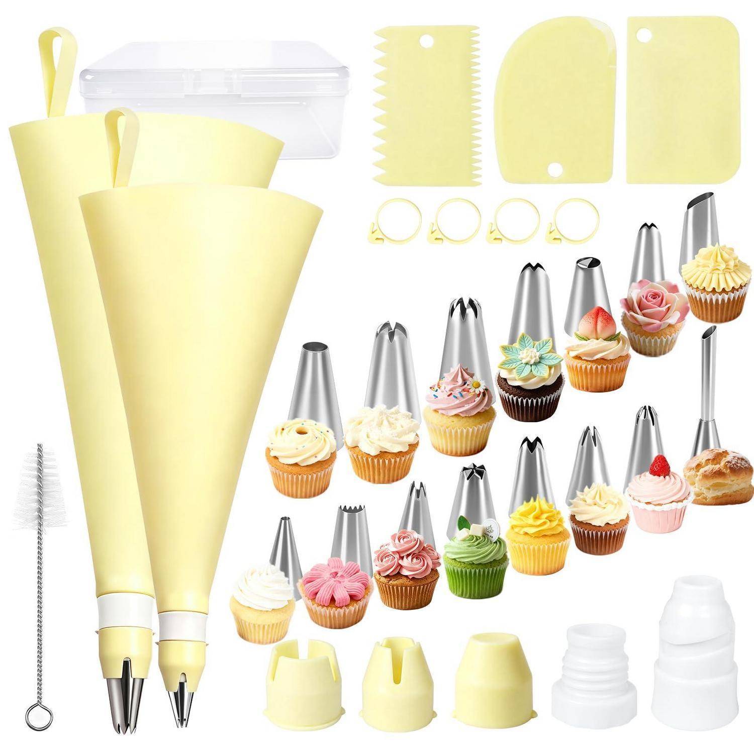 Cupcake-Dekorationset mit zwei Spritzbeuteln, sortierten Metallspritztüllen, Kupplungen, Schabern und Kuchenschatulern auf weißem Hintergrund.