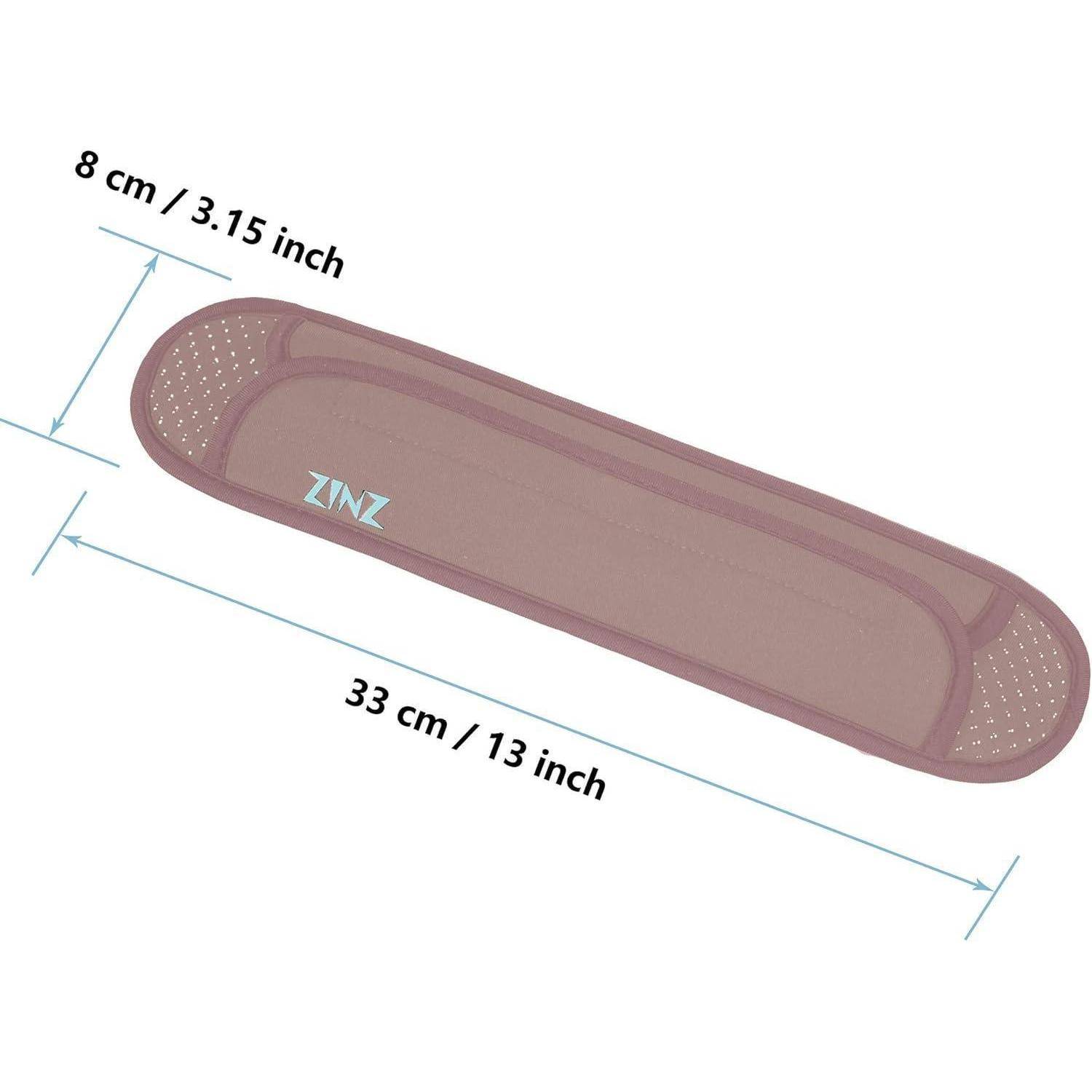 Brauner gepolsterter Autositzgurt-Schutzbezug für Haustiere, gezeigt mit Größenangaben 33 cm/13 Zoll lang und 8 cm/3,15 Zoll breit.