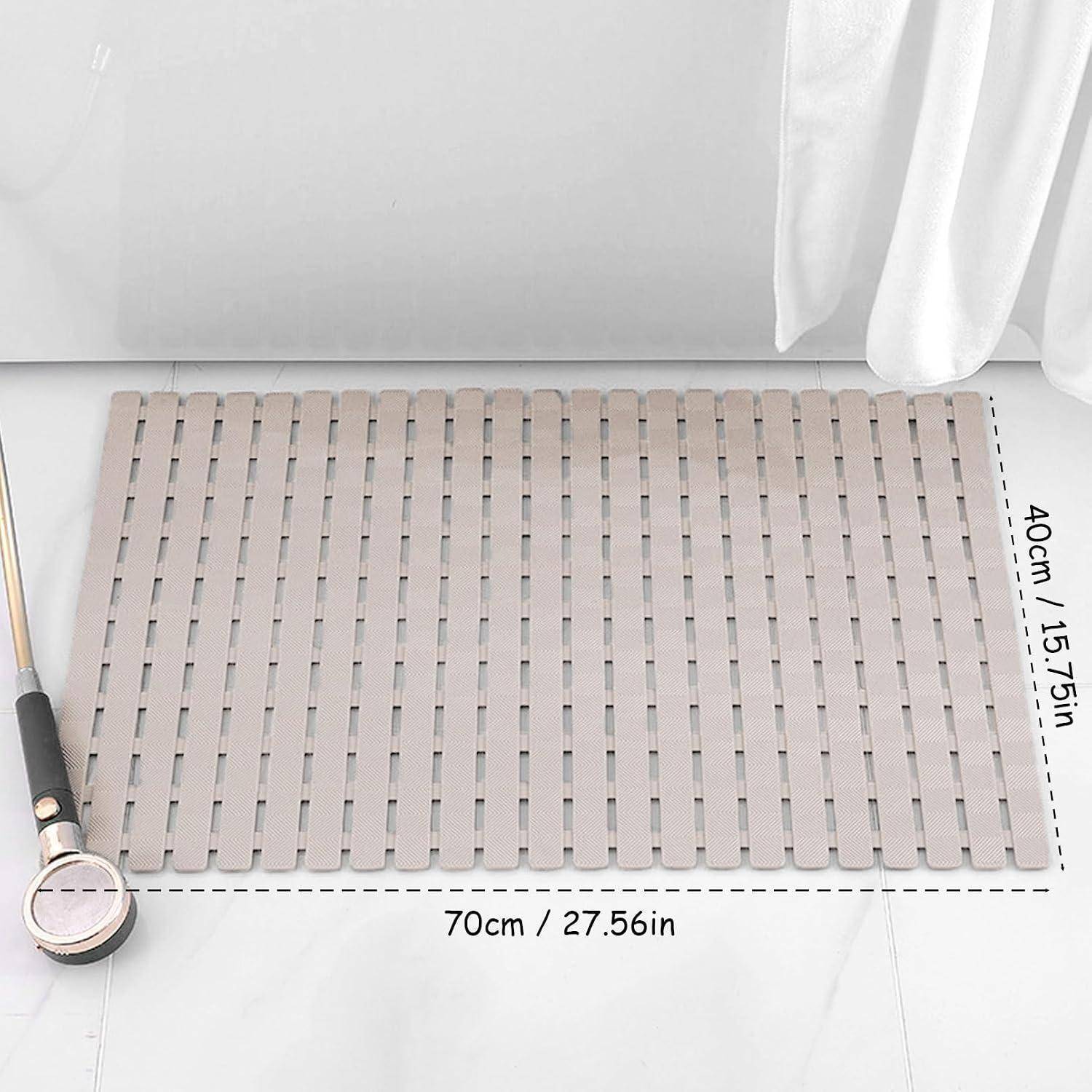 Beige geflochtene rechteckige Matte auf weißem Boden, beschriftet mit 70 cm x 40 cm, mit einem kleinen Handwerkzeug daneben.