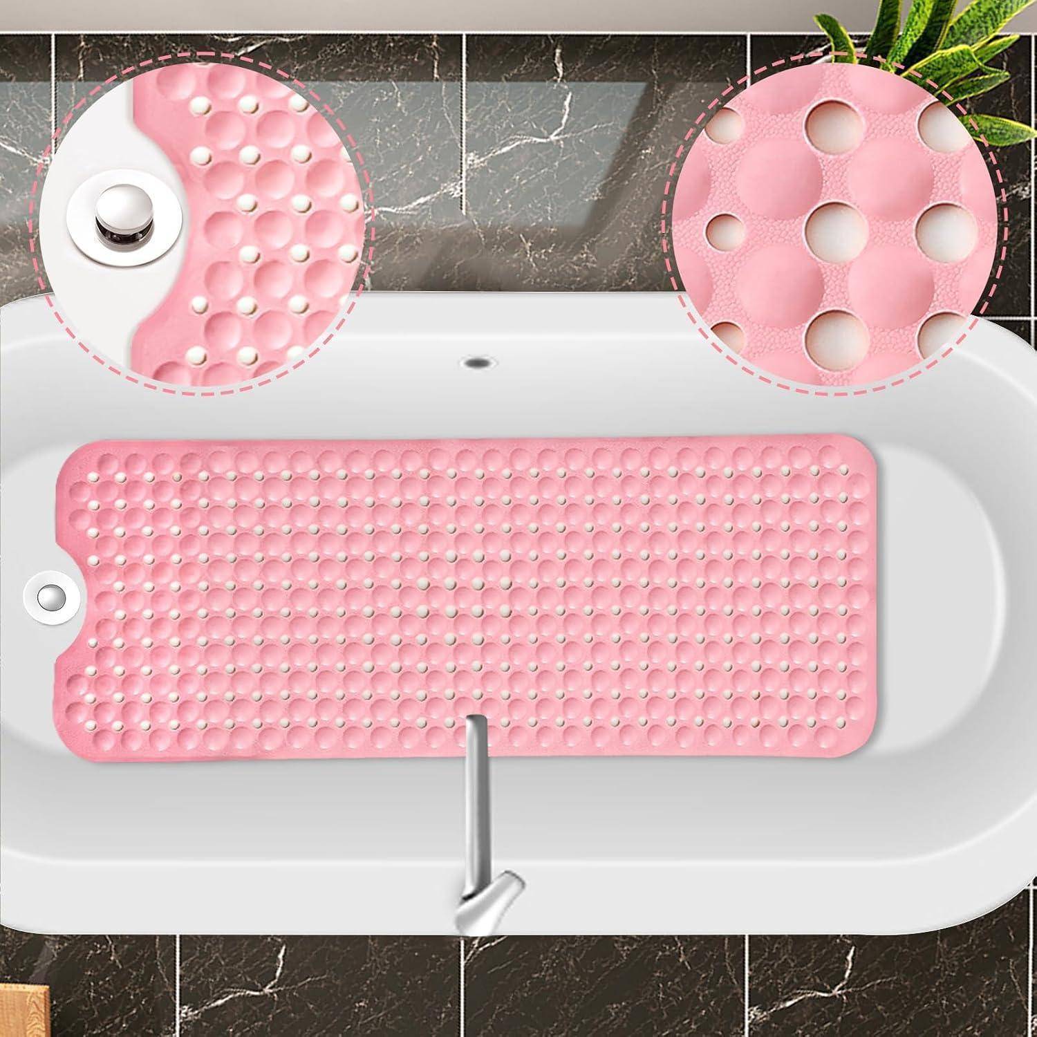 Rosa rutschfeste Badewannenmatte mit Saugnäpfen, dargestellt in einer weißen Wanne mit Nahaufnahmen der strukturierten Oberfläche und Entwässerungslöcher.