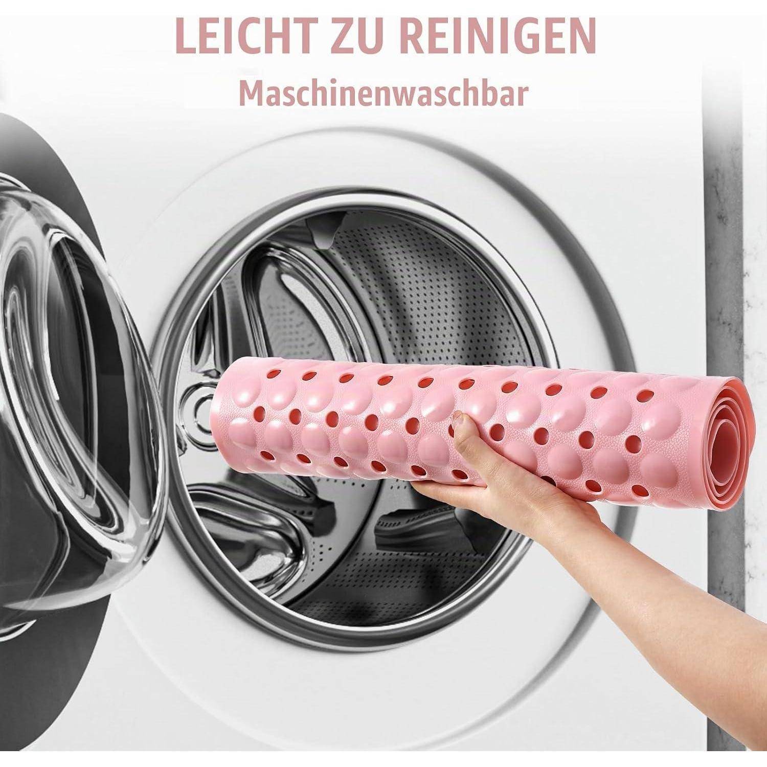 Rosa perforierte Matte, die vor einer Waschmaschine gehalten wird, mit deutschem Text „LEICHT ZU REINIGEN