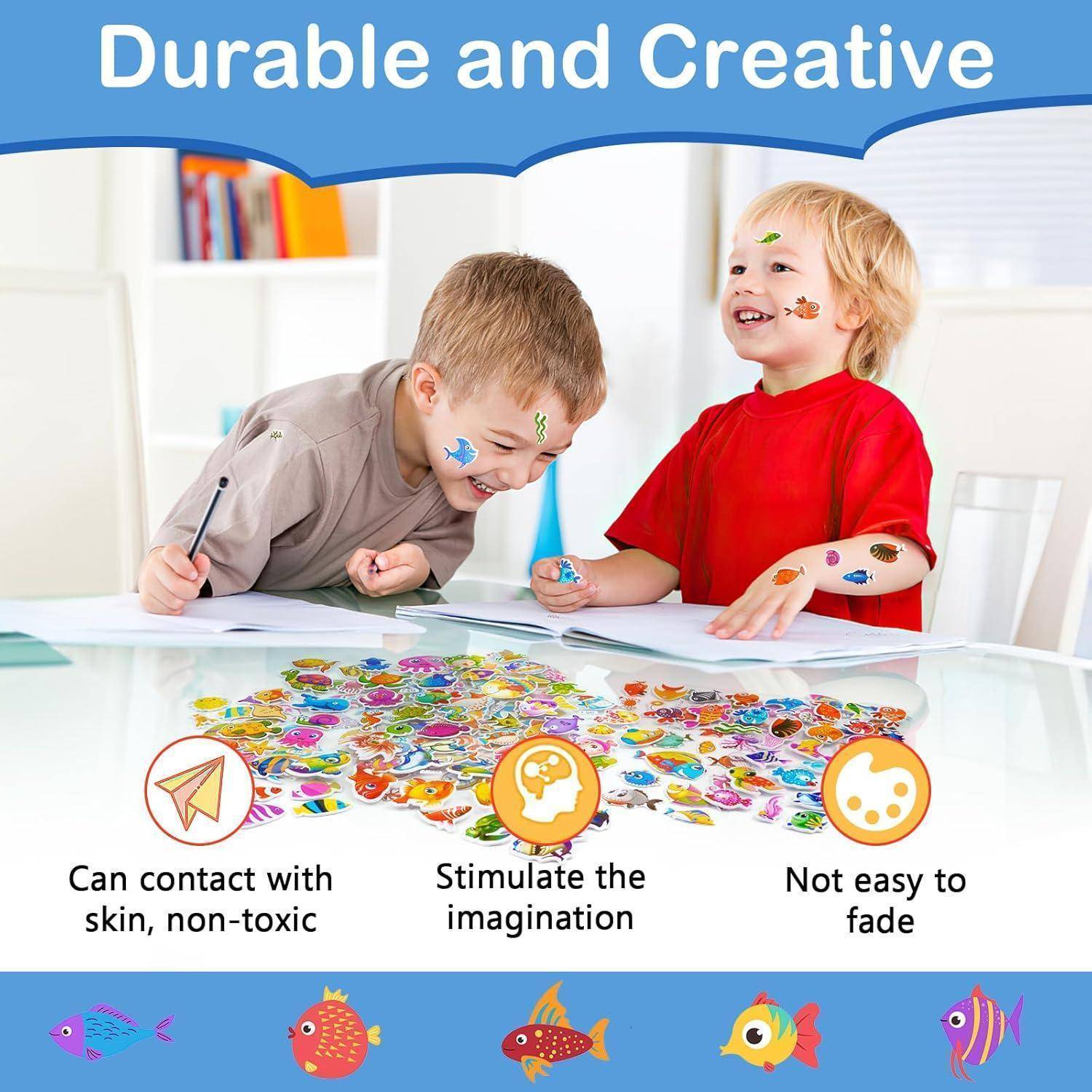 Werbebild von zwei Kindern, die bunte Aufkleber auf Papier an einem Tisch verwenden, mit dem Text „Langlebig und kreativ