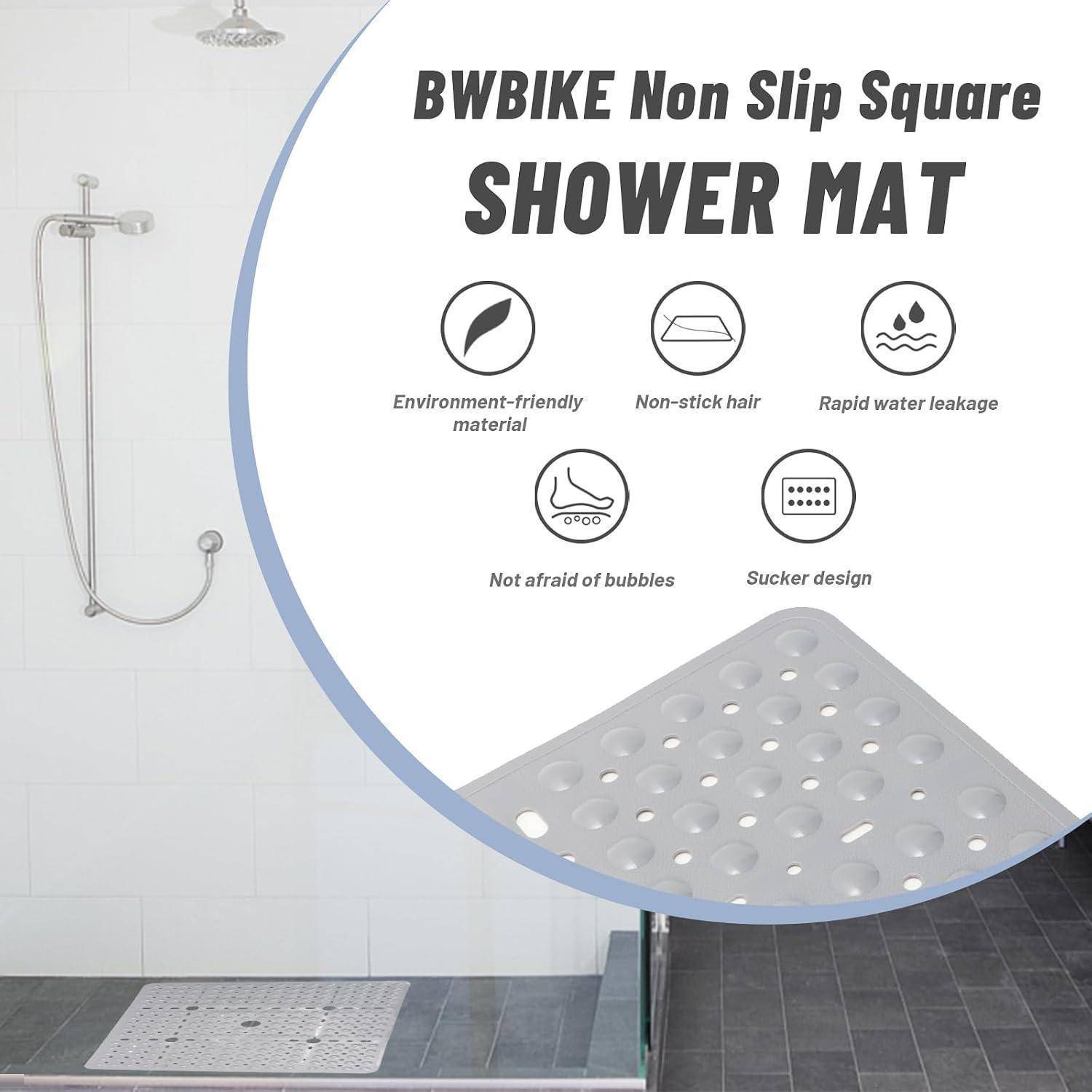 Werbung für die BWBIKE rutschfeste quadratische Duschenmatte, die eine weiße Saugnapfmatte in einer Dusche zeigt und Symbole hervorhebt, die umweltfreundliches Material, rutschfest, schnelle Drainage, Blasenbeständigkeit und Saugnapfdesign hervorheben.
