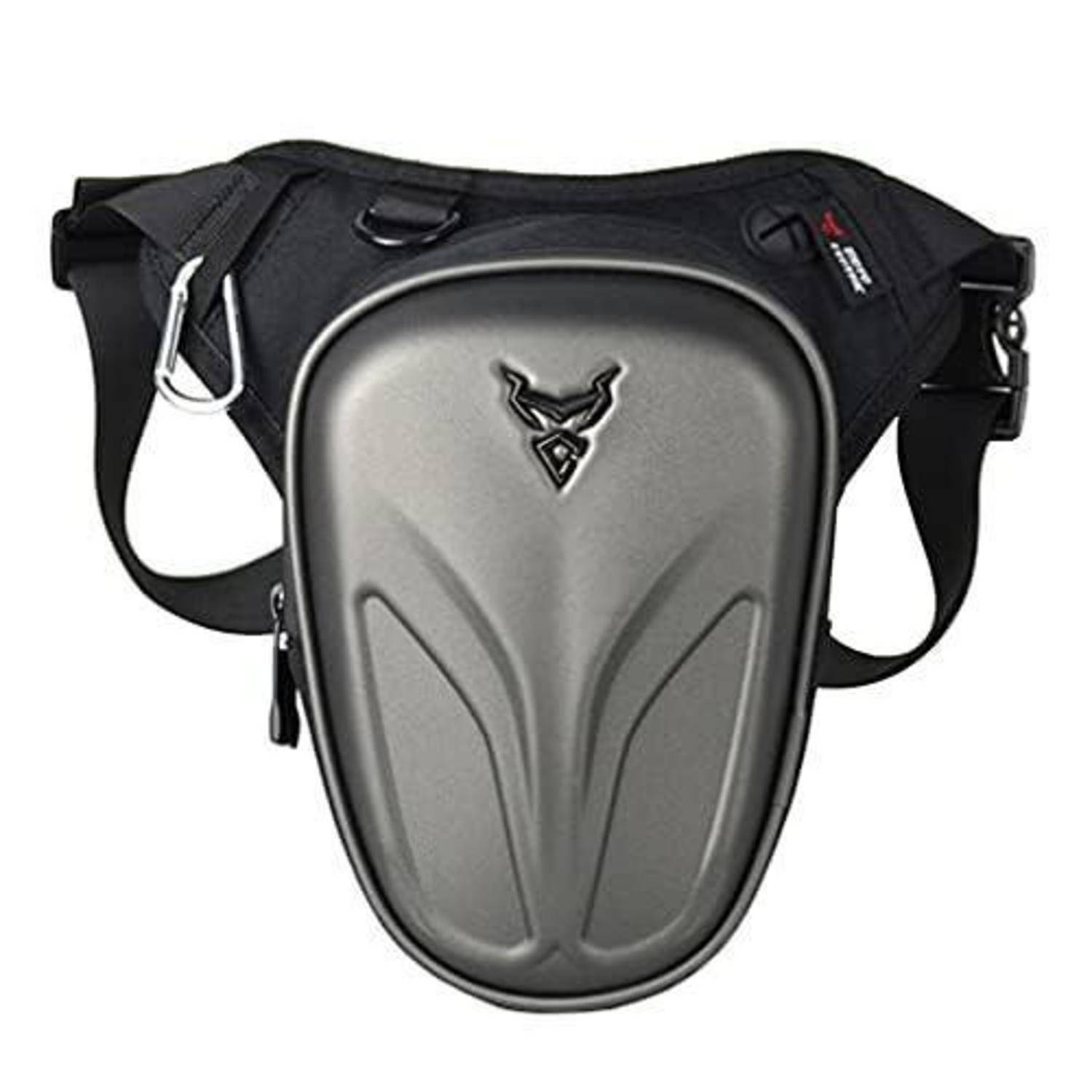 Grauer Motorrad-Oberschenkeltasche aus hartem Material mit schwarzen Hüft- und Beinriemen auf weißem Hintergrund