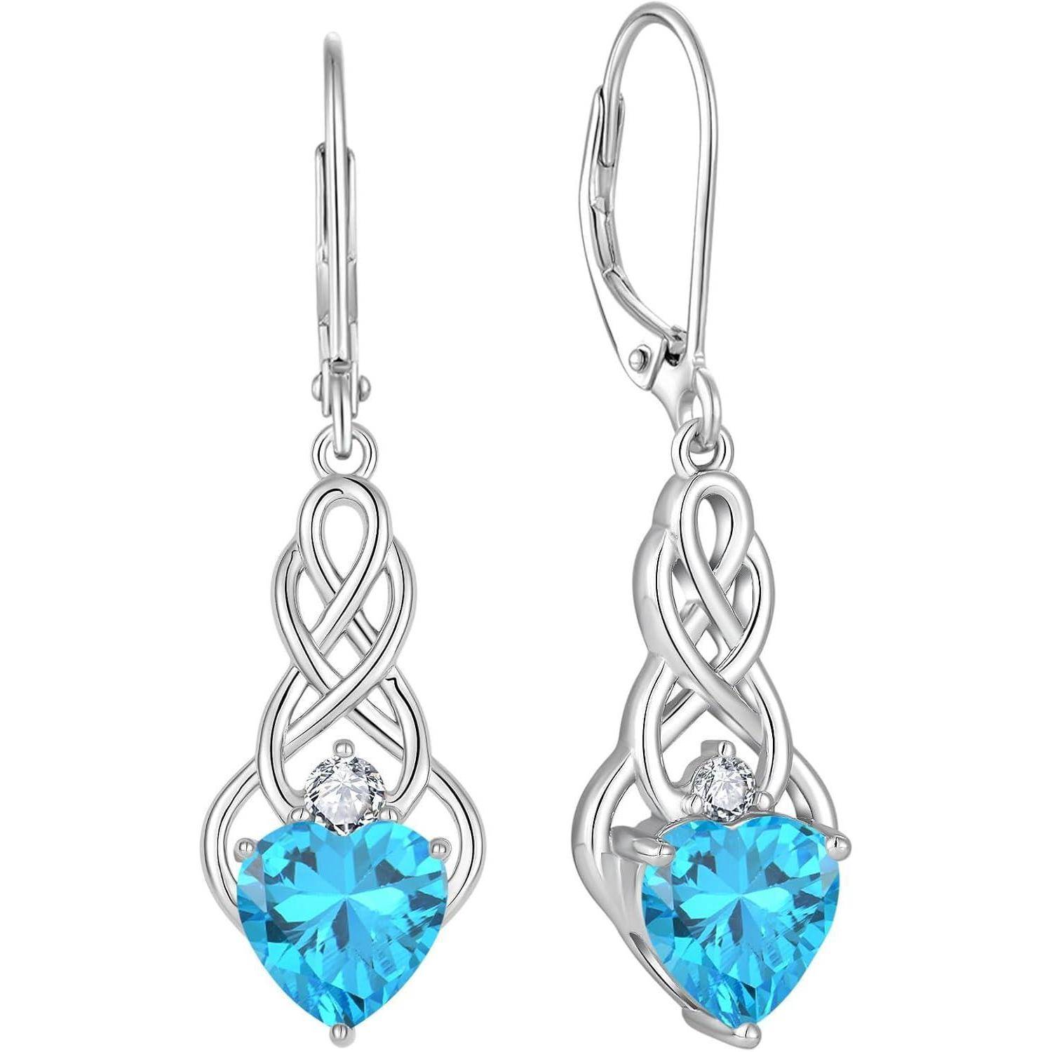 Paar Silber-Ohrhänger mit verschlungenen Schleifen und leuchtend blauen herzförmigen Edelsteinen.