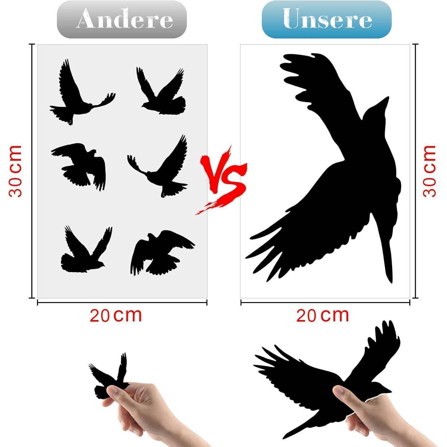 Vergleichsgrafik von zwei 20 cm x 30 cm Vogel-Wandaufklebern: Links zeigt sechs kleine Vogelsilhouetten ('Andere'), rechts zeigt eine große Vogelsilhouette ('Unsere'), mit Händen, die die Größe demonstrieren.