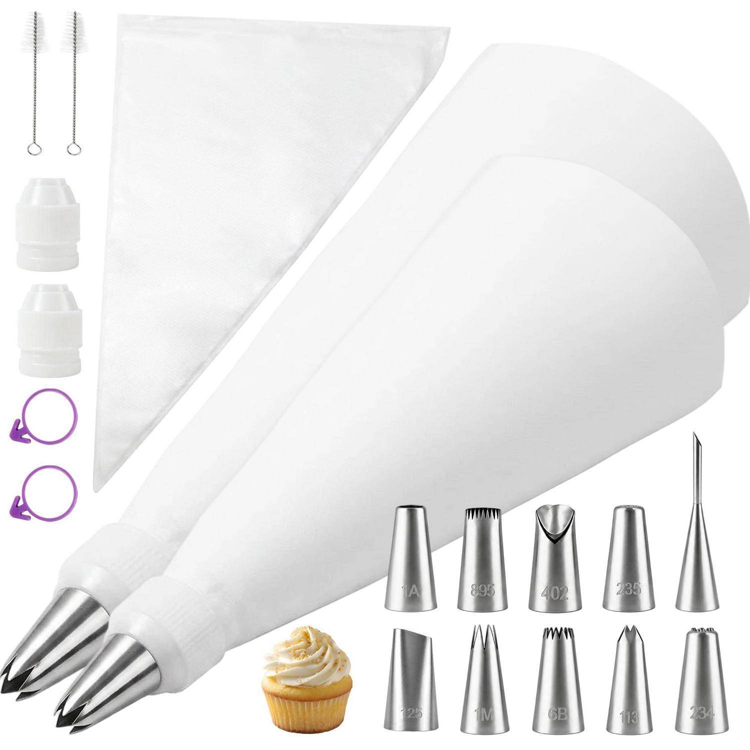 Kuchendekoriations-Spritzbeutel-Set mit zwei wiederverwendbaren Beuteln, Metallspritztüllen, Kupplungen, Reinigungsbürsten und Cupcake-Beispiel.