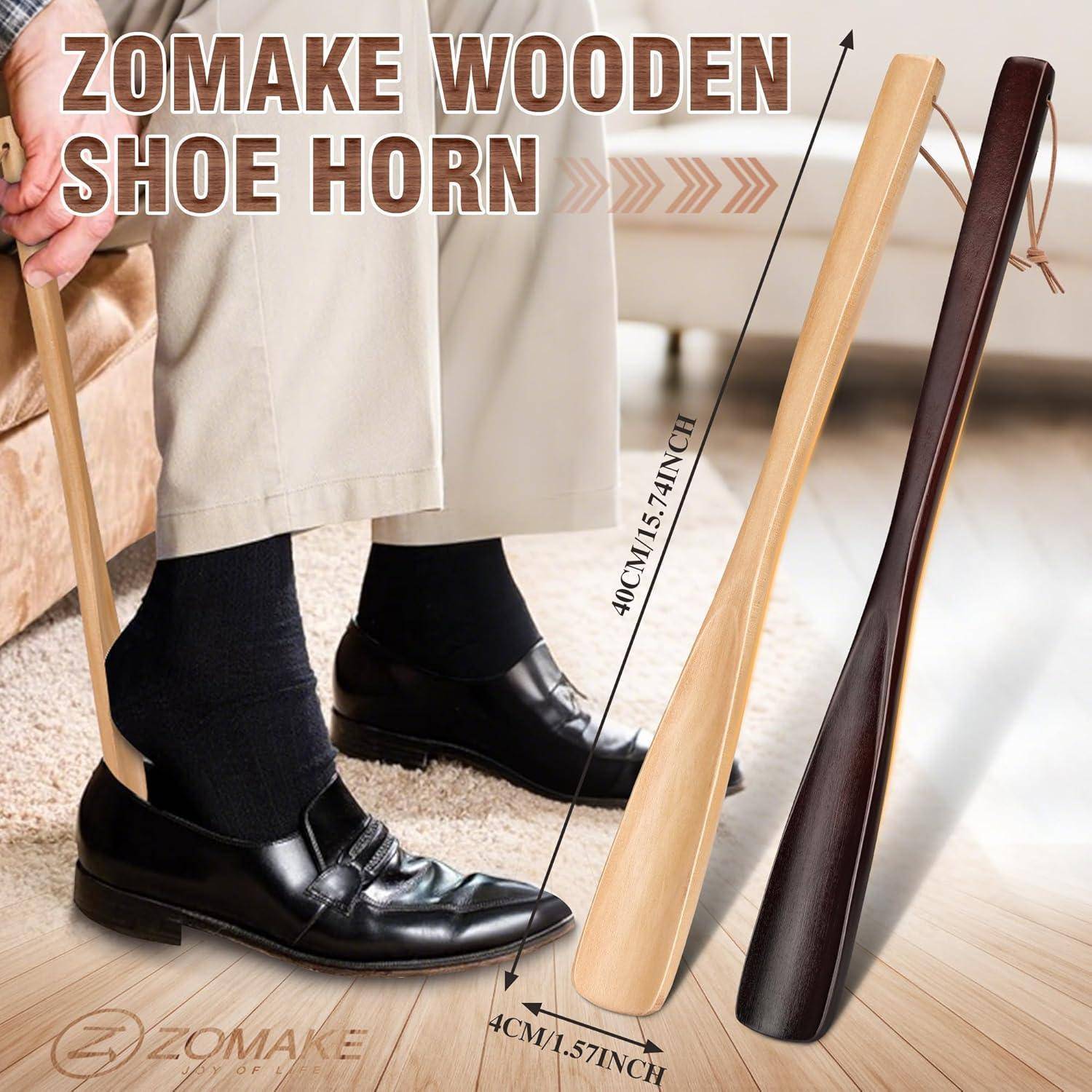 Person mit einem langen Holzschuhanzieher und schwarzen Businessschuhen; das Bild bewirbt einen 'ZOMAKE HOLZSCHUHANZIEHER' und zeigt eine Länge von 40 cm/15,74 Zoll.