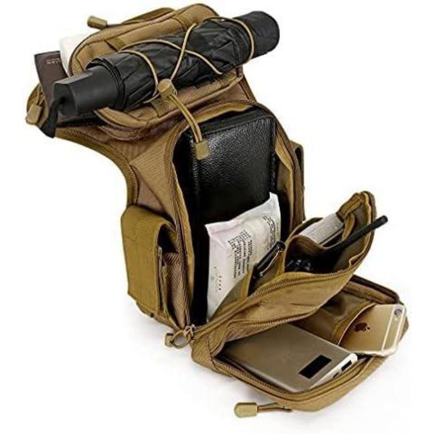 Taktische Gürteltasche in Tan mit mehreren offenen Fächern, die eine Taschenlampe, ein Notizbuch, Papiere, ein Telefon und kleine Zubehörteile enthält.