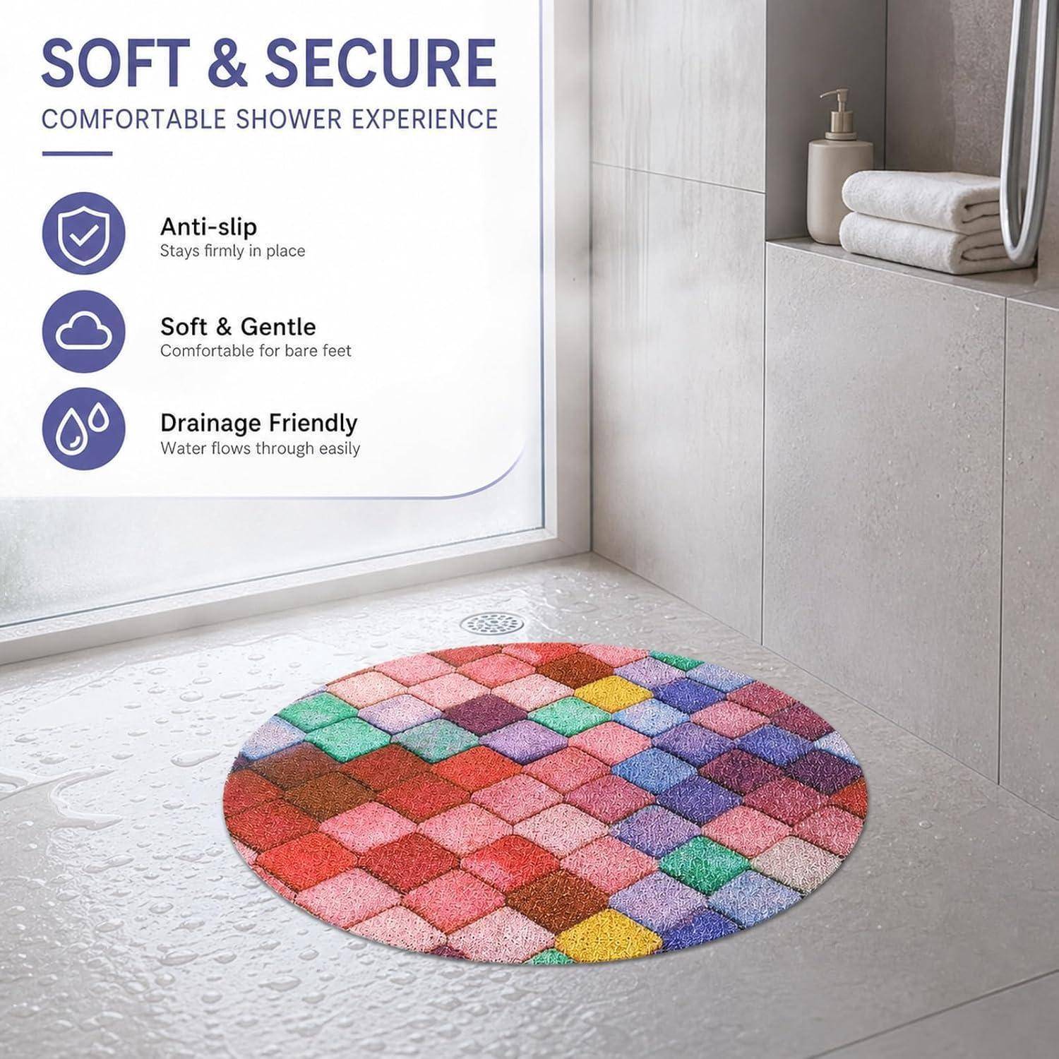 Farbenfrohe runde Badematte im Badezimmer mit Text, der „Soft & Secure