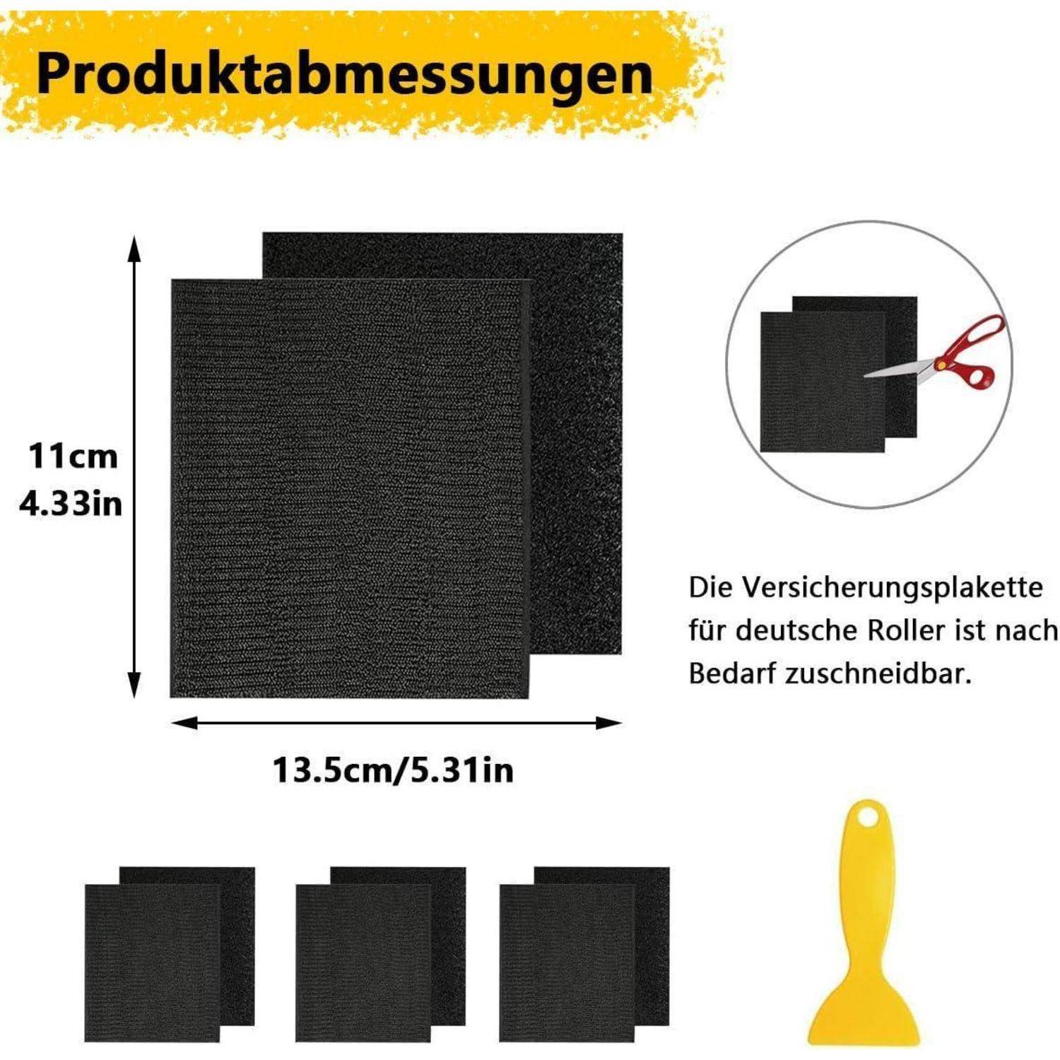 Produktdimensions-Infografik, die ein schwarzes Versicherungsschild für Roller zeigt, 11 cm mal 13,5 cm, zugeschnitten für deutsche Roller; ein Scherenssymbol deutet auf Zuschnitt zum Anpassen hin.