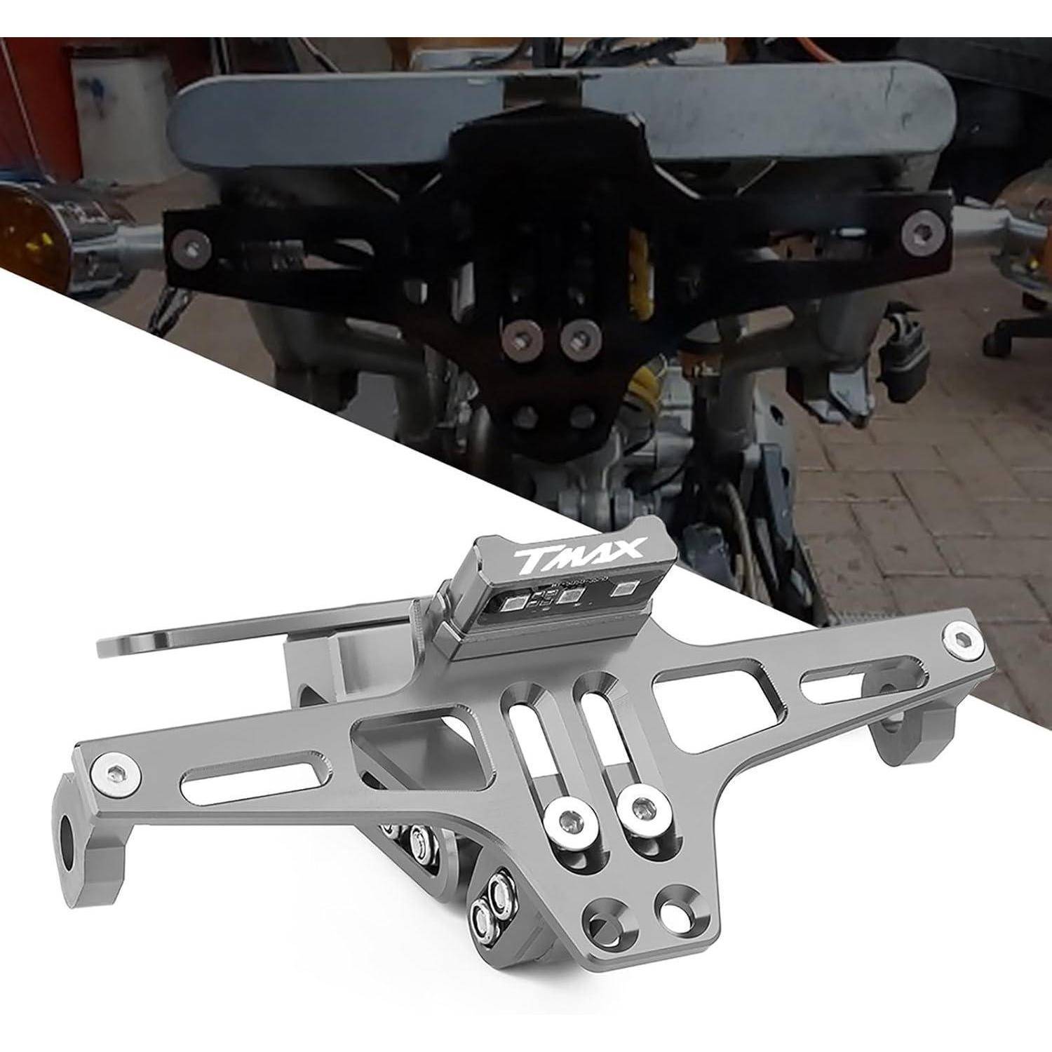 Metallische Aftermarket-Motorrad-Kennzeichenhalterung mit der Aufschrift „TMAX