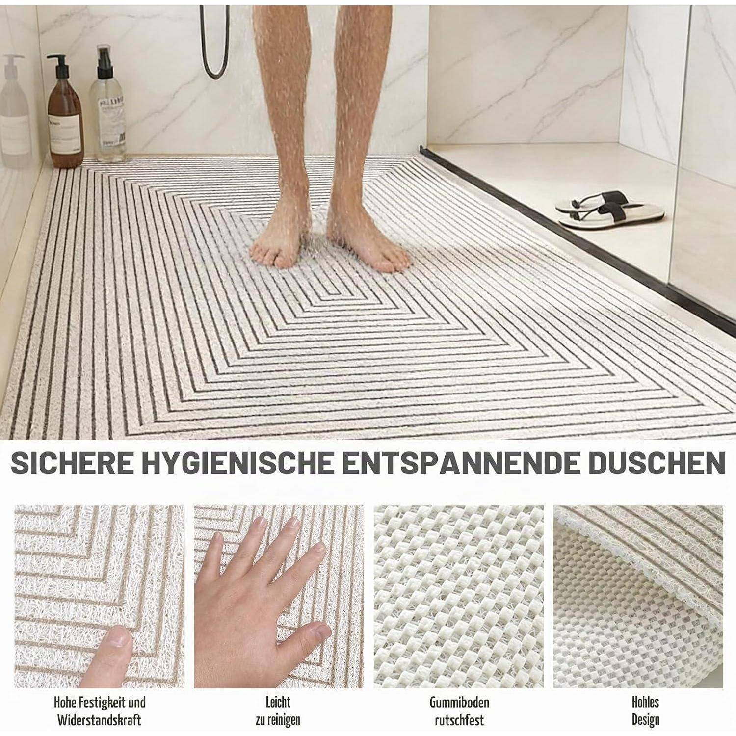 Person steht auf einer gestreiften Badematte im Badezimmer in einer Anzeige; deutscher Text bewirbt sichere, hygienische und entspannende Duschen und zeigt Nahaufnahmen der strukturierten Matte.