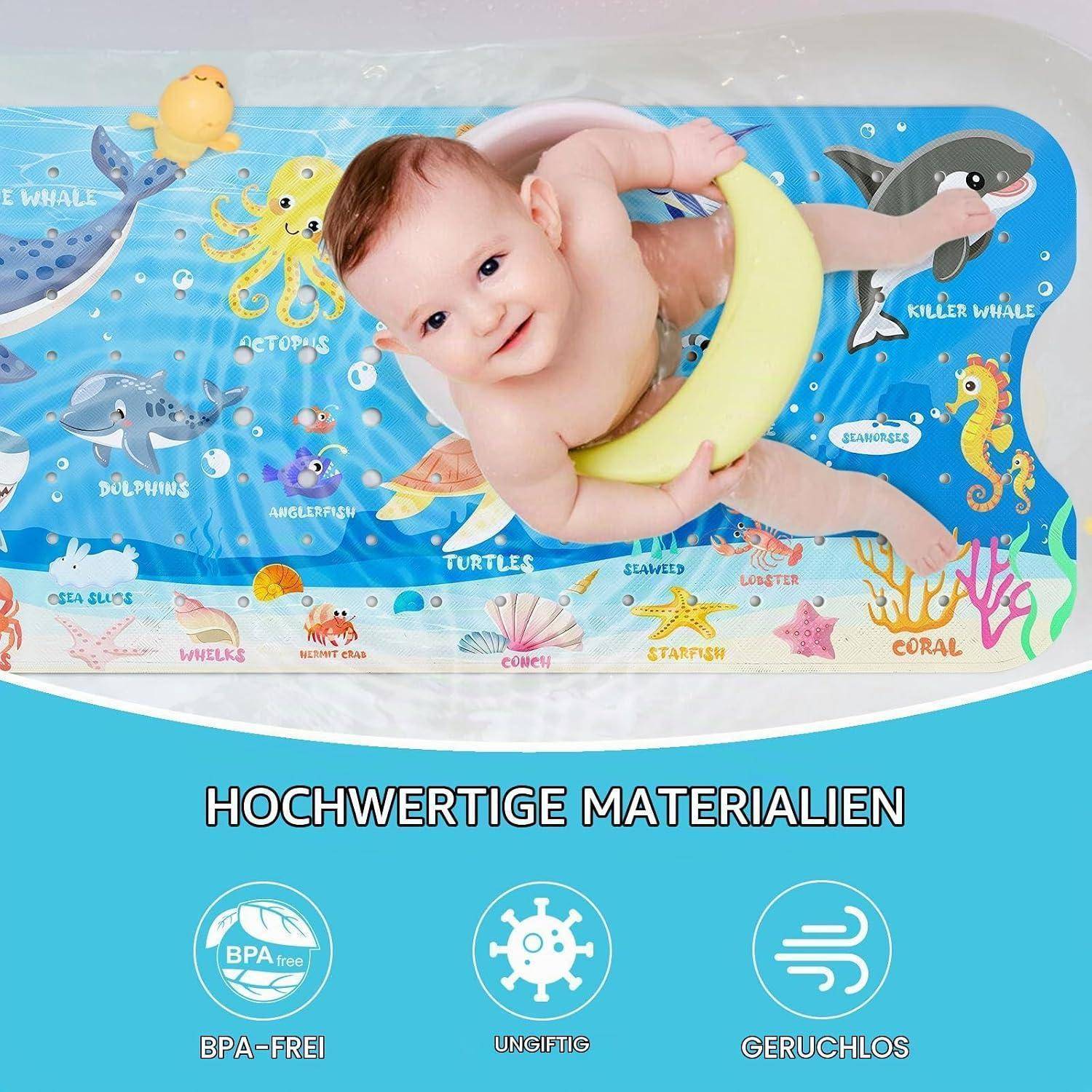 Baby liegt auf einer bunten Meer-Themen-Matte mit einem gelben Ringspielzeug; darunter hebt deutscher Text "HOCHWERTIGE MATERIALIEN"", ""BPA-FREI"", ""UNTOXIC"" und ""GERUCHLOS"" hervor.