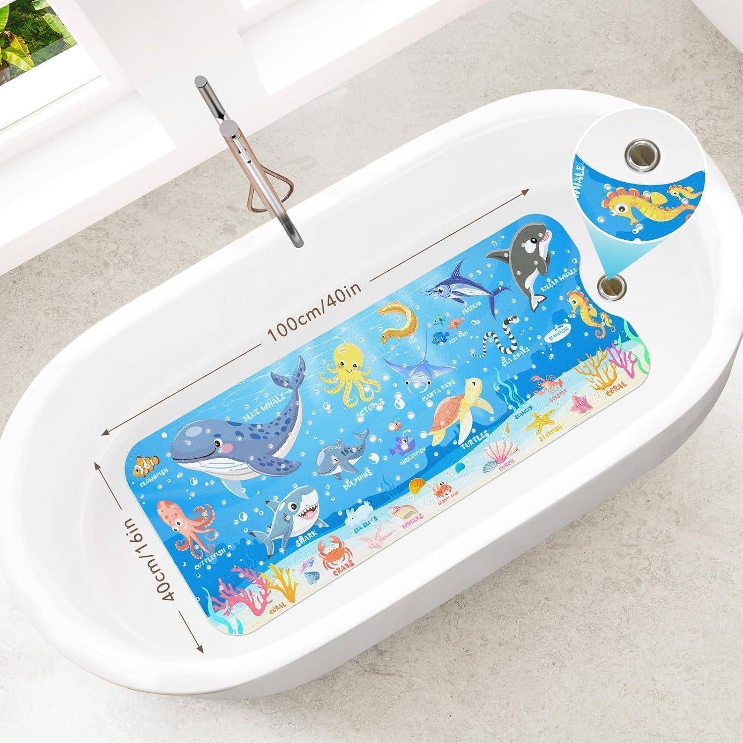 Weiße Badewanne mit bunter, rutschfester Ozean-Matte mit Meerestieren und Maßstabsangaben „100cm/40in" und „40cm/16in"".