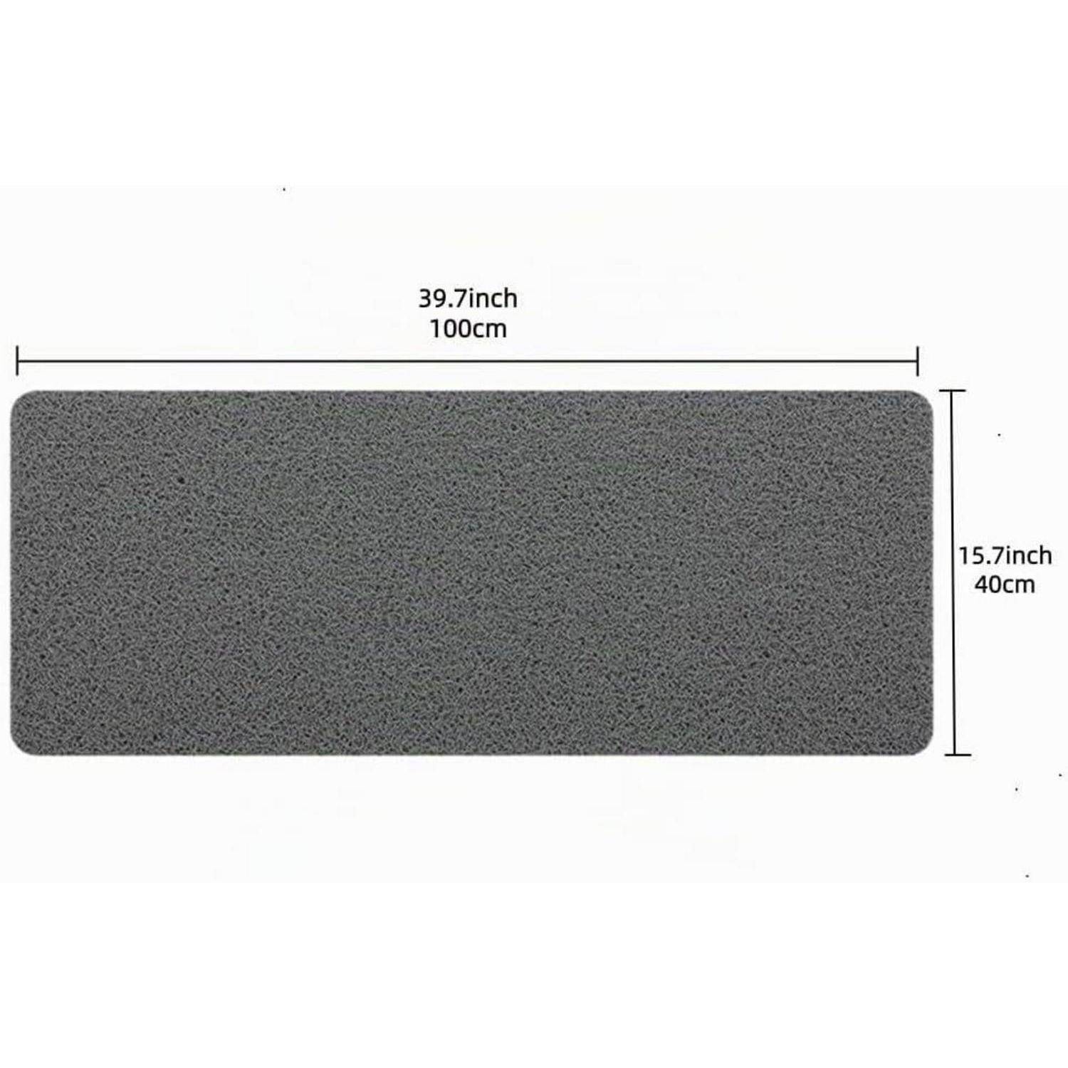Graue rechteckige Matte oder Unterlage mit den Abmessungen 39,7 Zoll mal 15,7 Zoll (100 cm mal 40 cm).