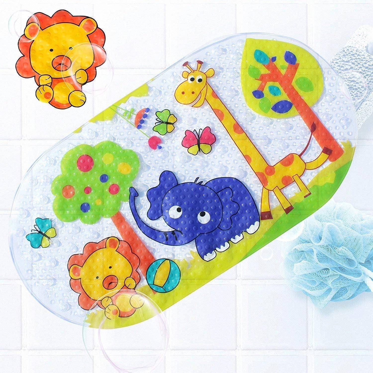 Farbenfrohe Badewannematte für Kinder mit Cartoon-Löwe, Giraffe, Elefant, Bäumen, Schmetterlingen und einem Ball auf einer durchscheinenden rutschfesten Oberfläche.