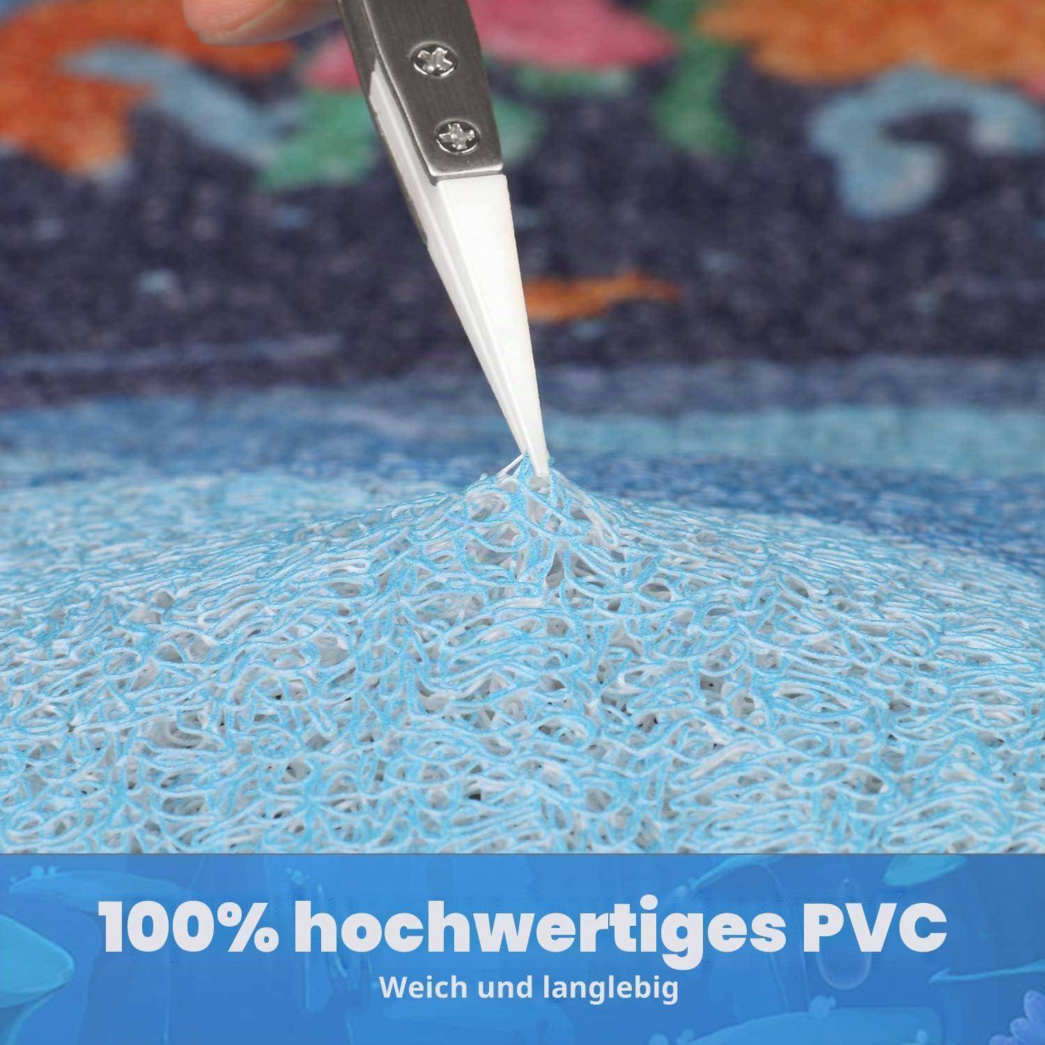 Nahaufnahme einer Pinzette, die eine feine Kunststofffasermatte anhebt, mit dem Text „100% hochwertiges PVC