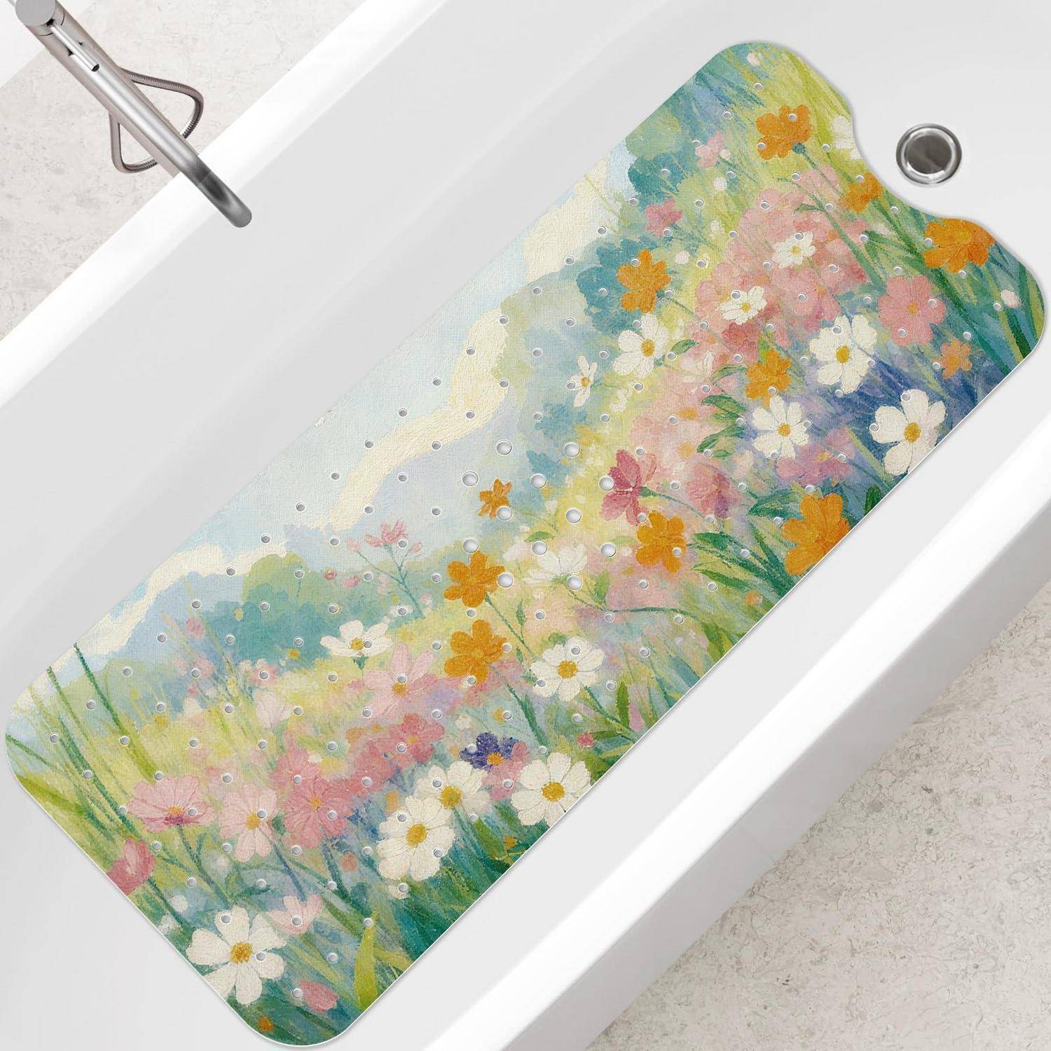 Farbenfroher Badewannenablage-Einsatz mit floralen Motiven im Aquarellstil, Wildblumen und grünem Gras, in einer weißen Badewanne installiert gezeigt.