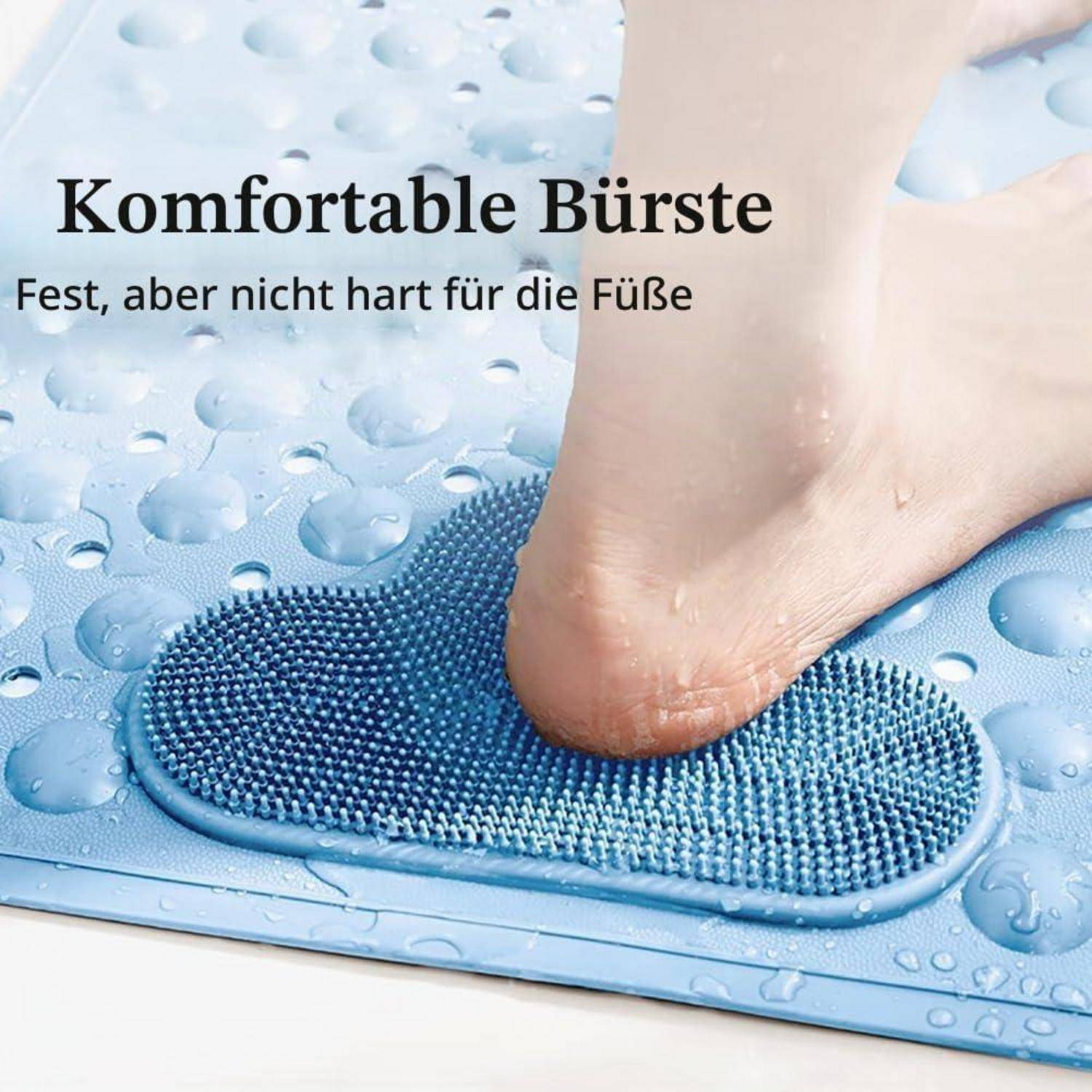 Fuß drückt auf eine blaue Badewanne mit erhobenen Borsten; der deutsche Text liest sich „Komfortable Bürste