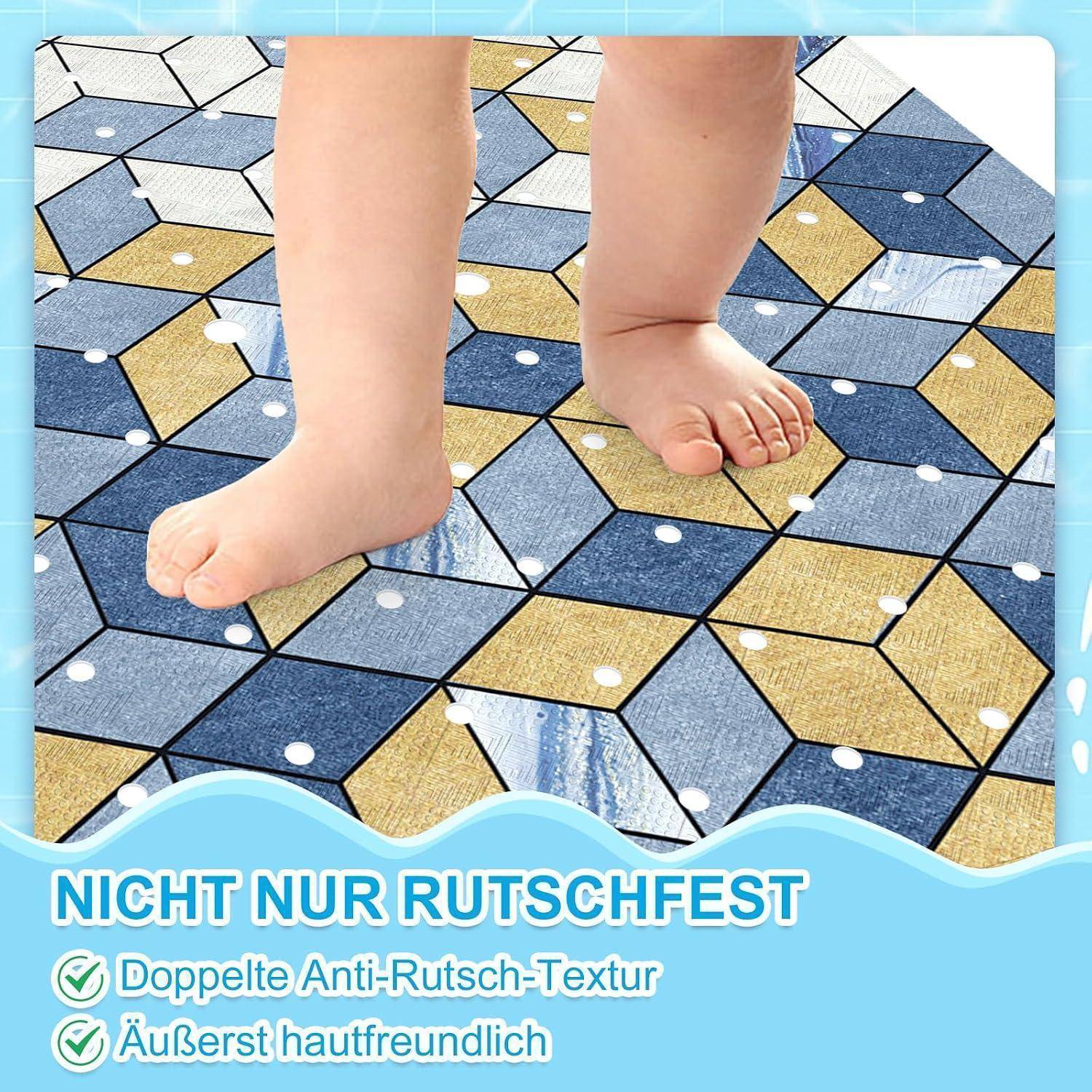 Babyfüße stehen auf einer gemusterten rutschfesten Matte mit deutschem Text: 'NICHT NUR RUTSCHFEST', 'Doppelte Anti-Rutsch-Textur', 'Äußerst hautfreundlich'.