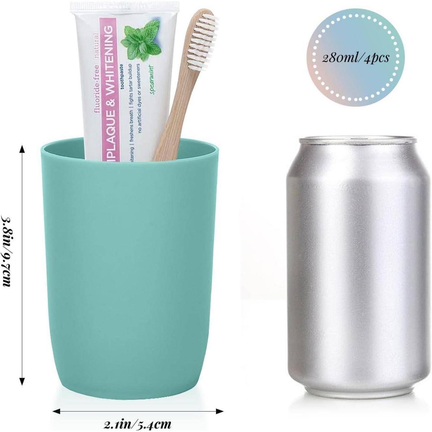 Teal-farbener Kunststoffbecher neben einer silbernen Limonadendose zum Größenvergleich, mit der Beschriftung 280ml/4er-Set, mit Zahnbürste und Zahnpasta im Becher.
