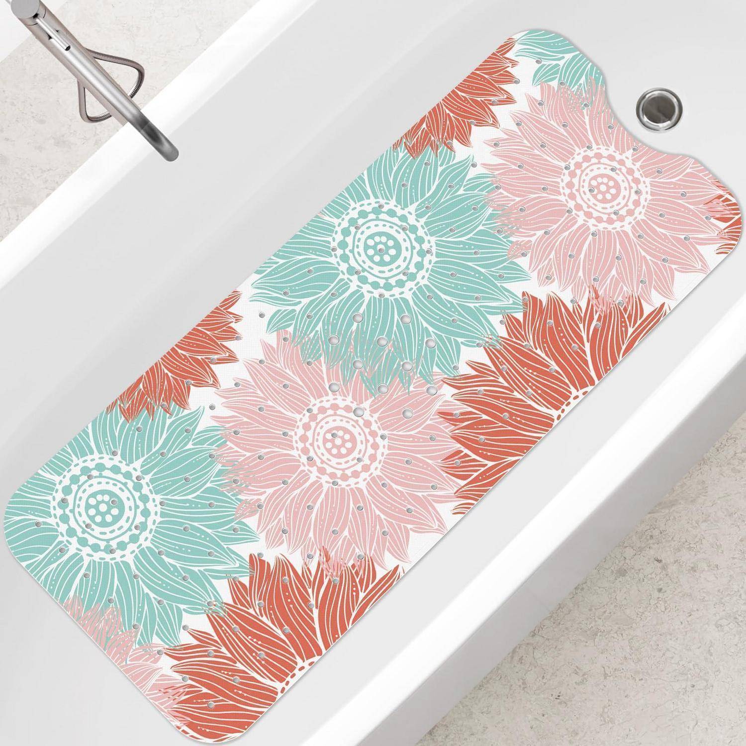 Weiße Badewanne mit einer rechteckigen Blumenbadematte in Teal, Rosa und Koralle unter einem Wasserhahn und Abfluss.