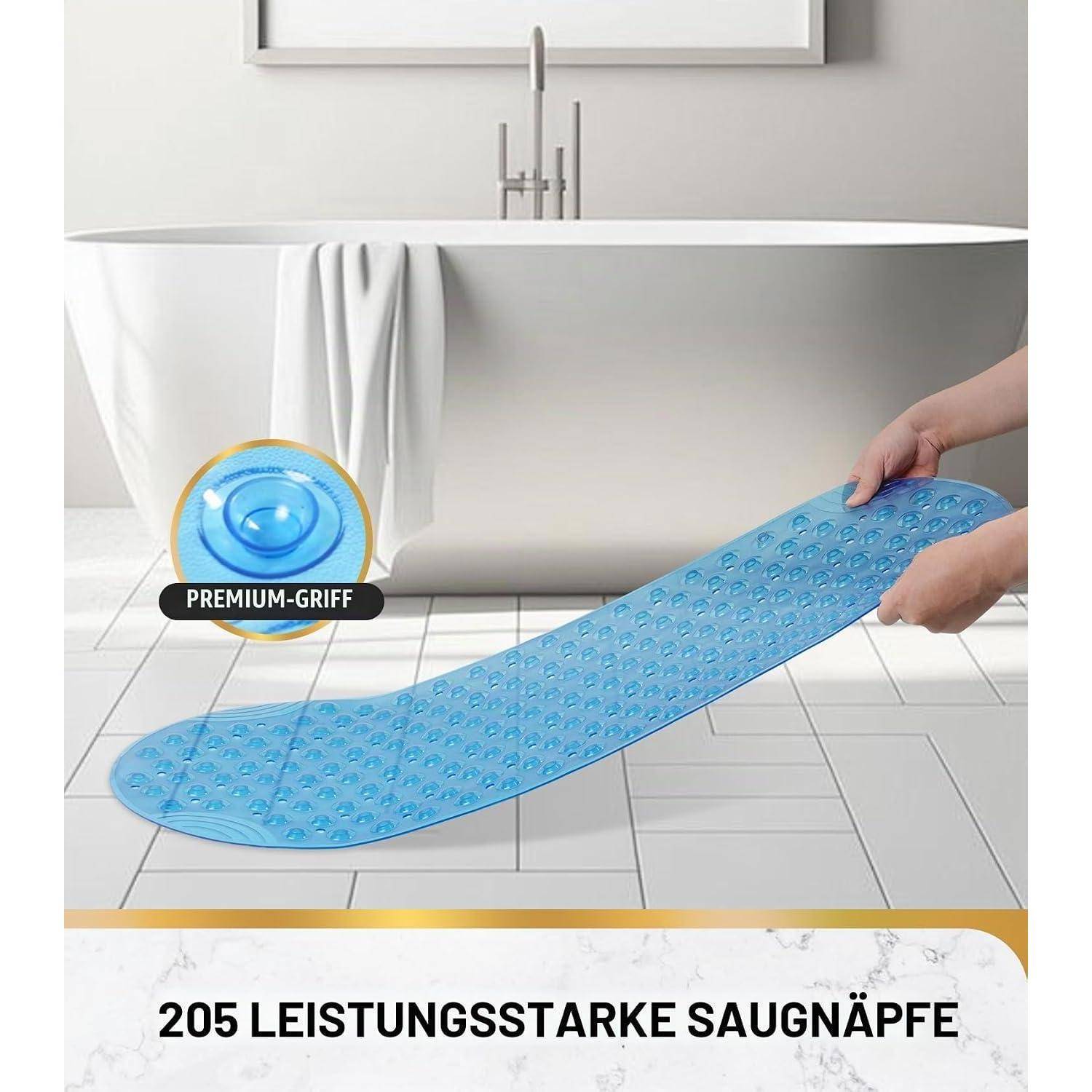 Blauer strukturierter rutschfester Badezimmerteppich, der in einem Badezimmer gehalten wird, mit den Aufschriften „205 LEISTUNGSSTARKE SAUGNÄPFE