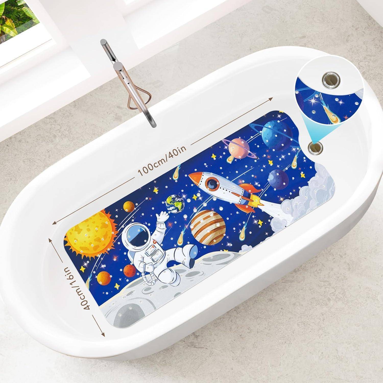 Weiße Badewanne mit herausnehmbarem Weltraum-Einsatz mit einem Astronauten, einer Rakete, Planeten und Sternen; beschriftet mit 100cm/40in mal 40cm/16in.