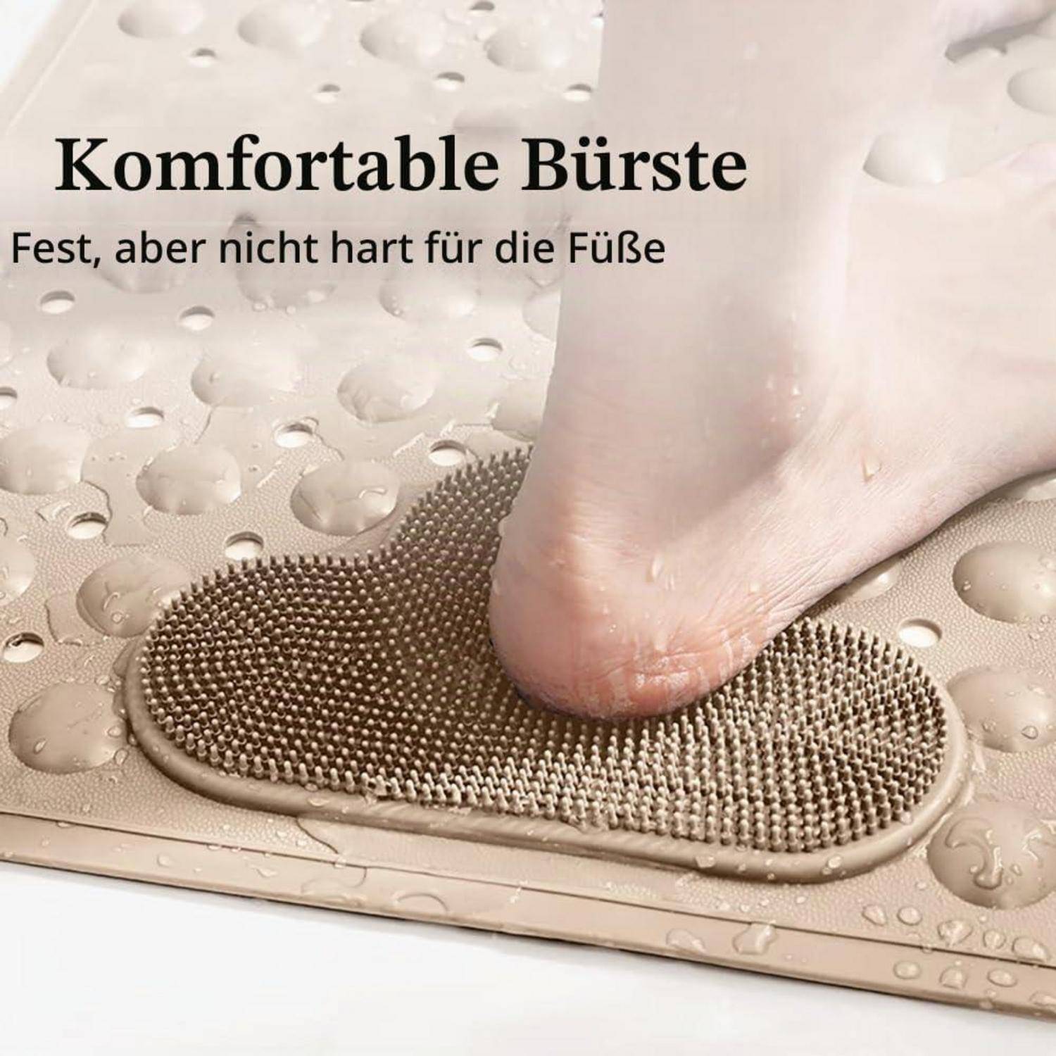 Fuß drückt auf eine beige Fußschrubber-Bürstenmatte; Text sagt „Komfortable Bürste