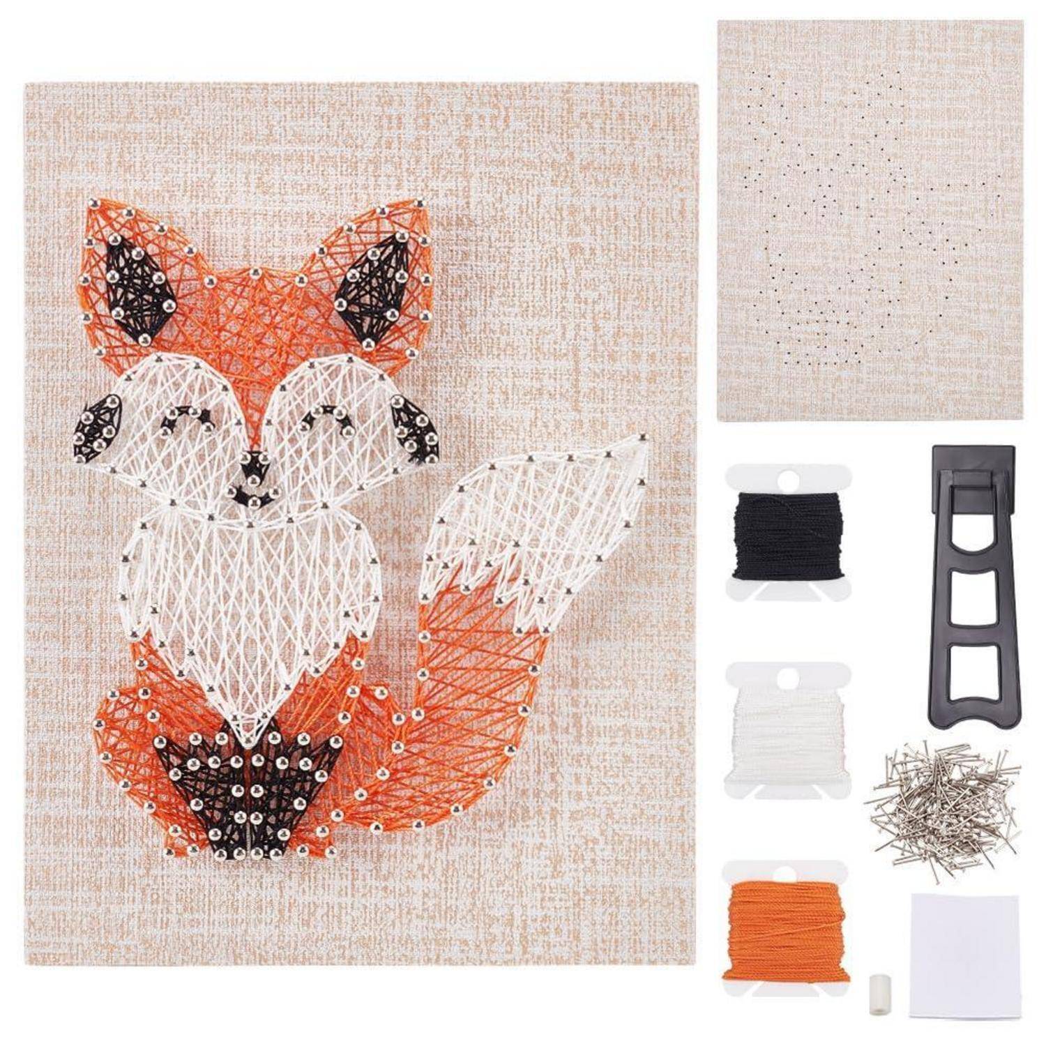 Fuchs-Fadengrafik-Set mit fertigem Fuchs-Design, Korkbrett, Fadenbehälter, Nägel, Werkzeug und Anleitungsblatt.