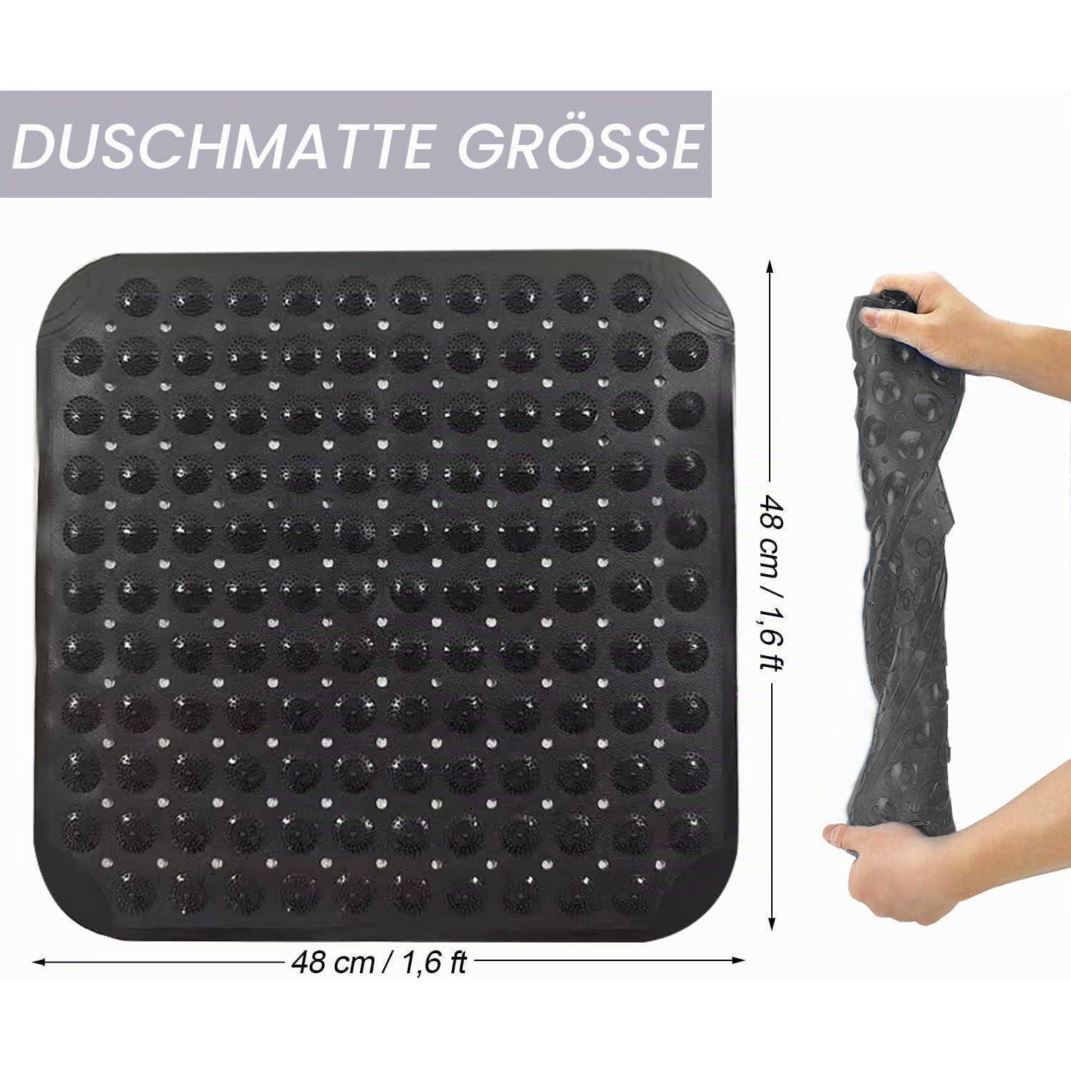 Schwarze strukturierte Badematte mit Abmessungen von 48 cm mal 48 cm gezeigt, daneben Hände, die sie dehnen, um die Größe zu demonstrieren.