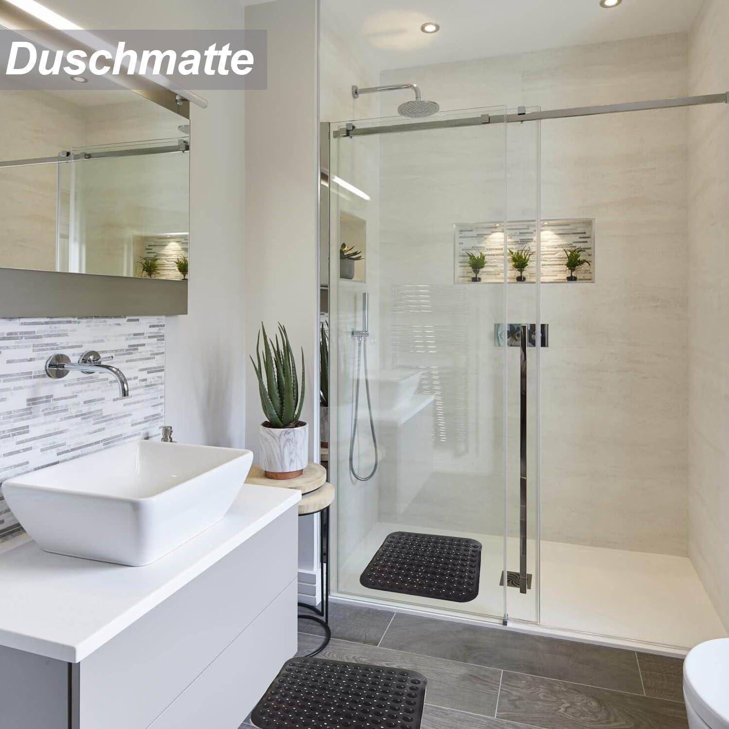 Modernes Badezimmer mit Aufsatzwaschbecken, großem Spiegel und begehbarer Glasdusche mit Regenduschkopf und schwarzen Matten.